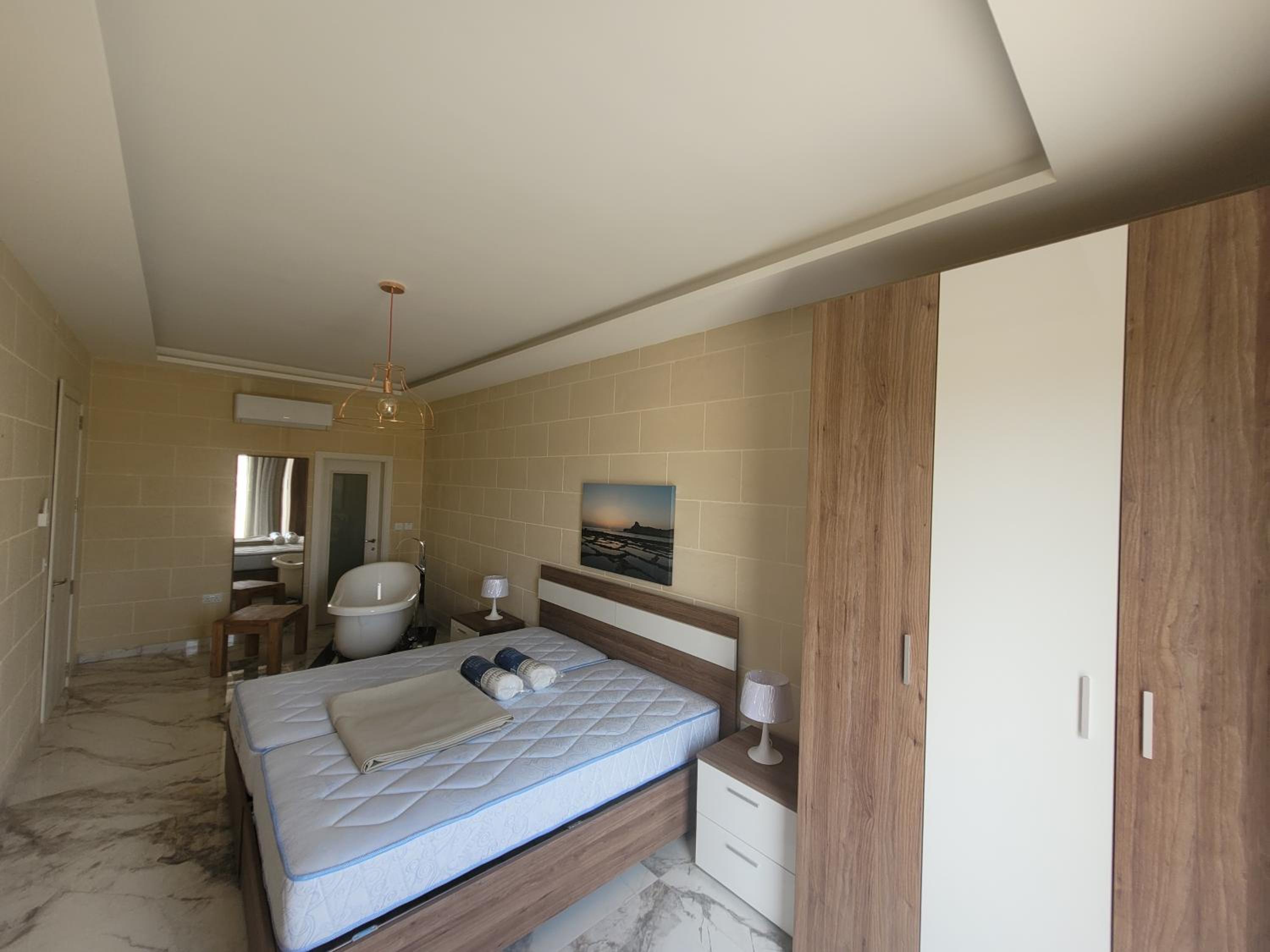 Deluxe Double Room with Bath photo 1