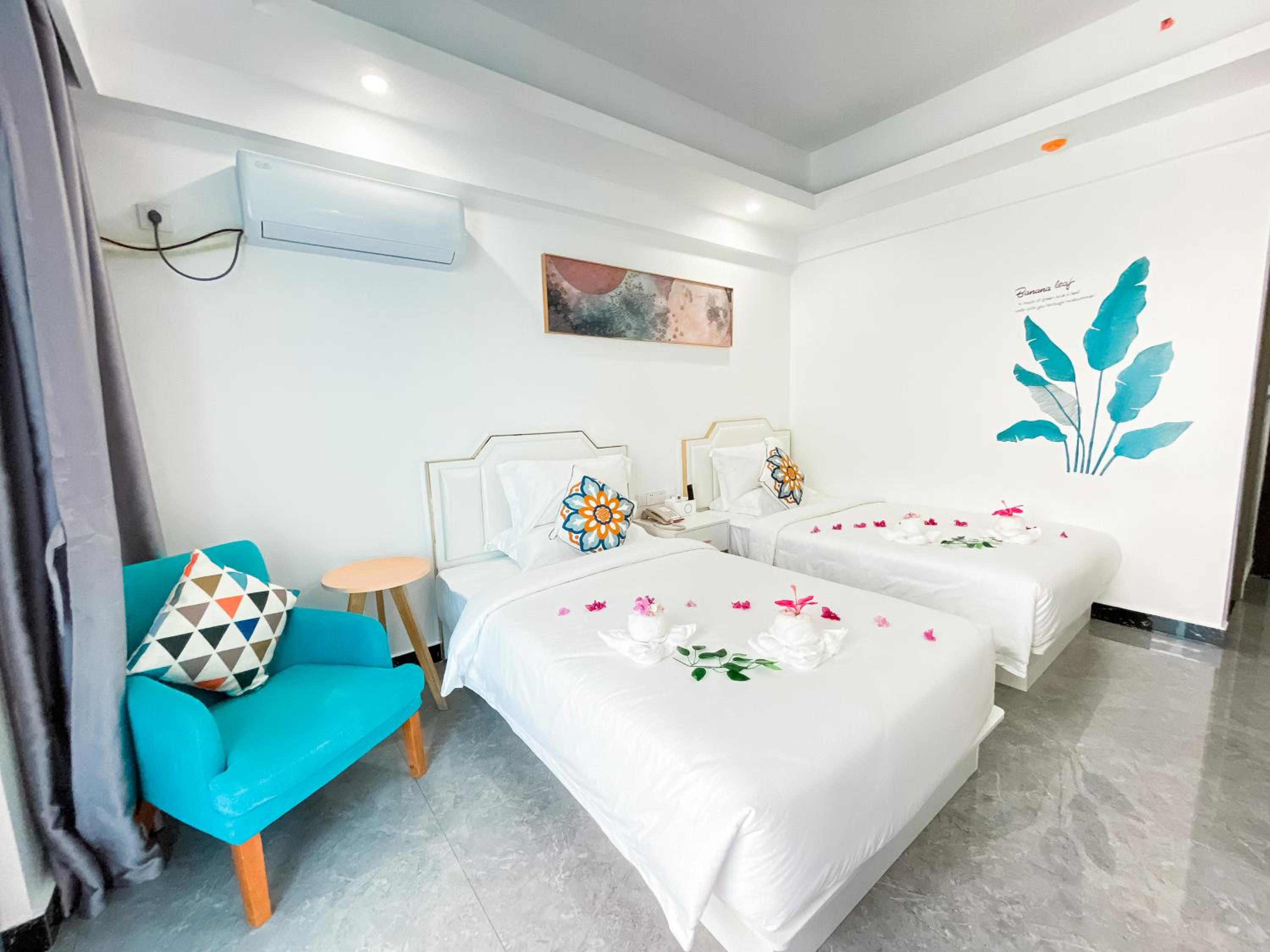 Twin Room with Pool View - Photo 23