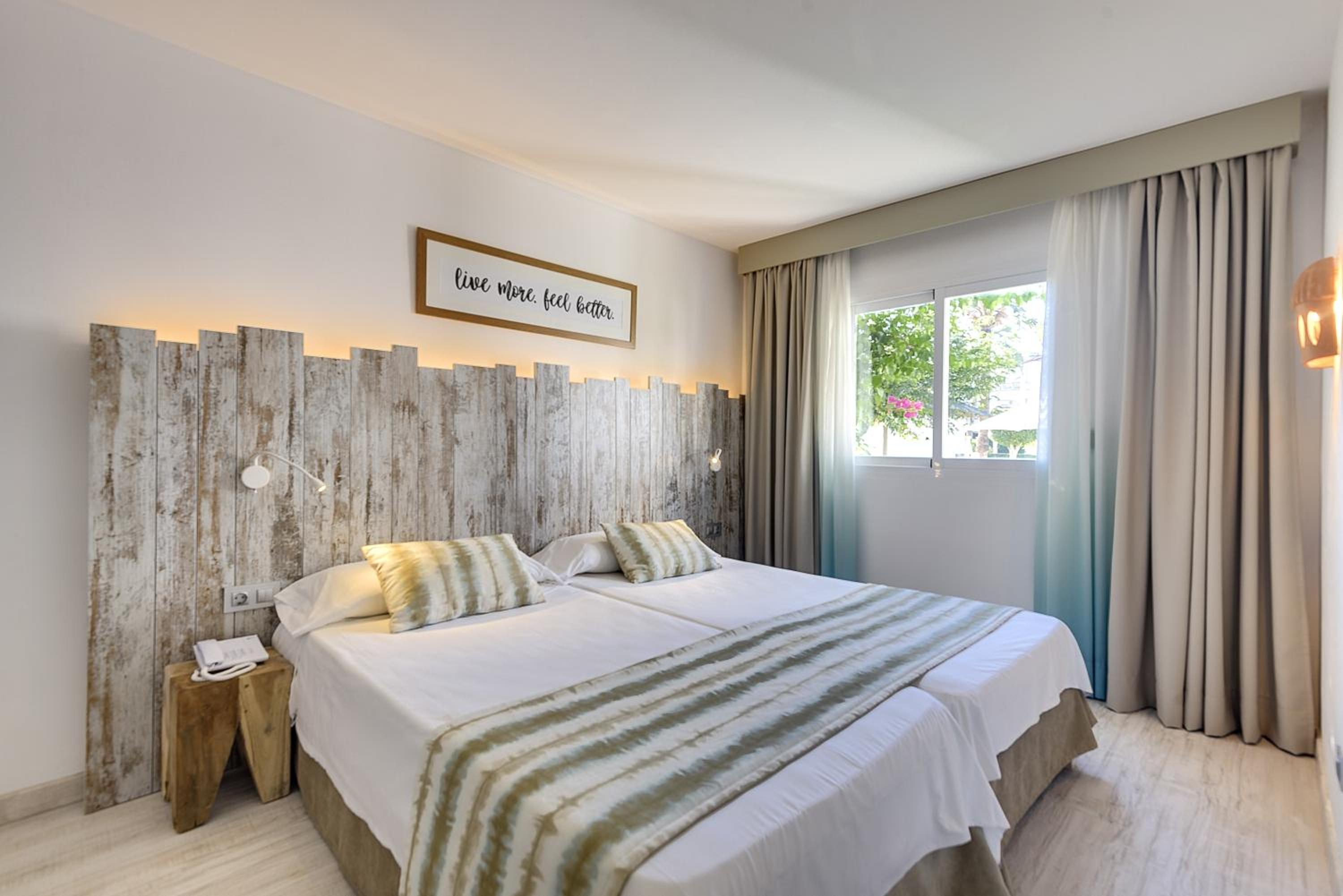 Apartamento de una habitación con jardín privado y acceso a la piscina.