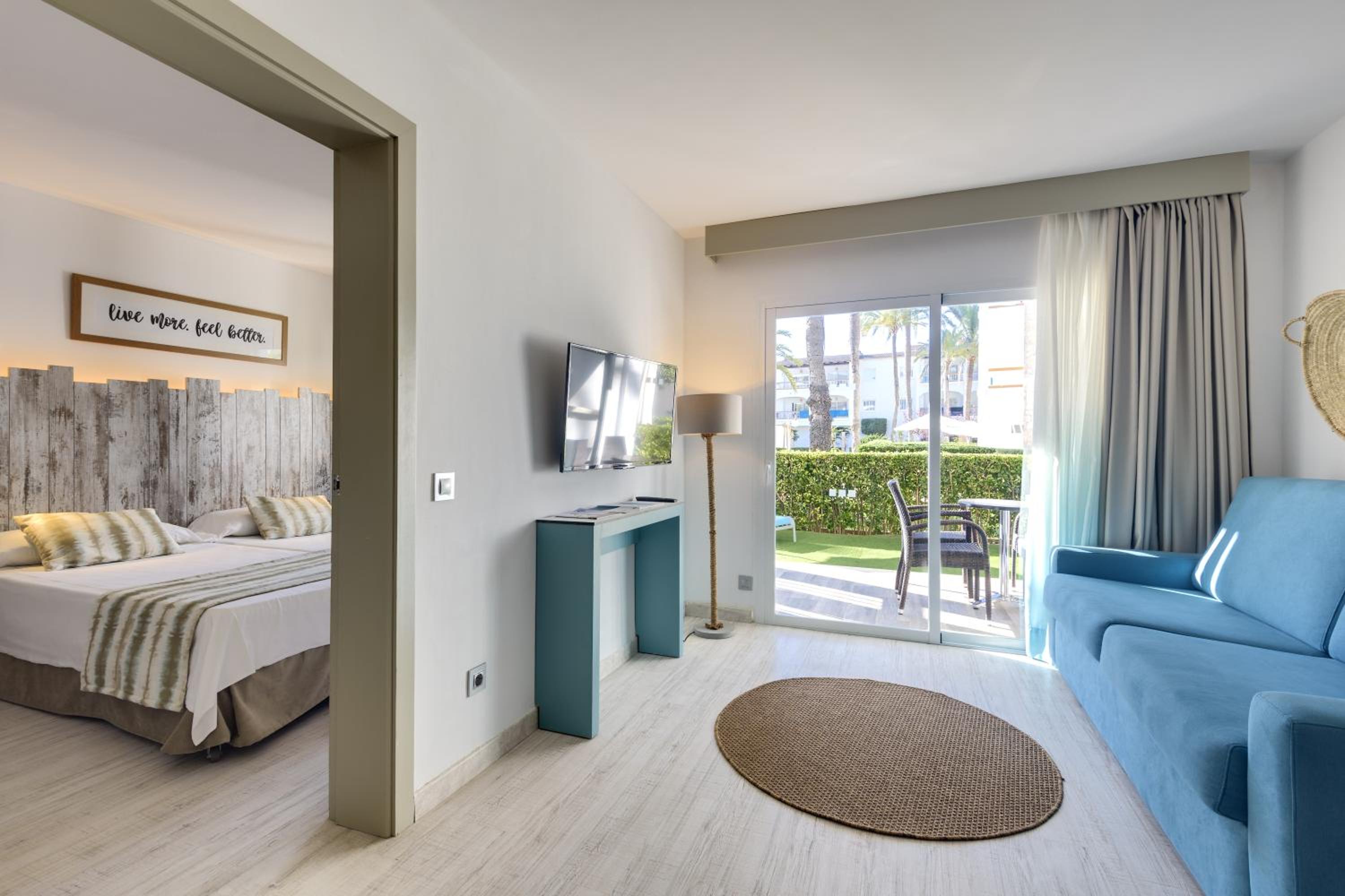 Apartamento de una habitación con jardín privado y acceso a la piscina. Apartamento de una habitación con jardín privado y acceso a la piscina.