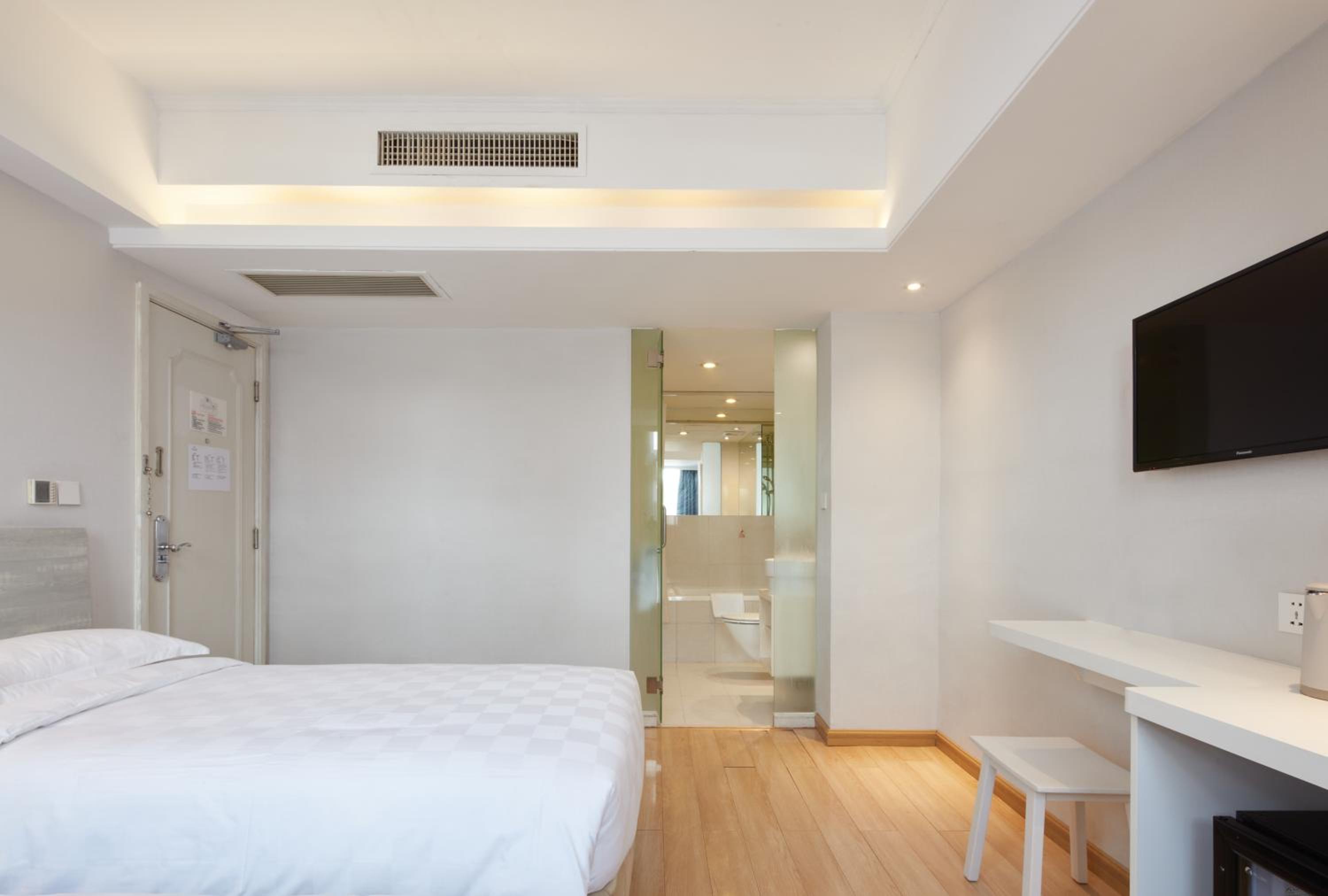 Deluxe Twin Room photo 3