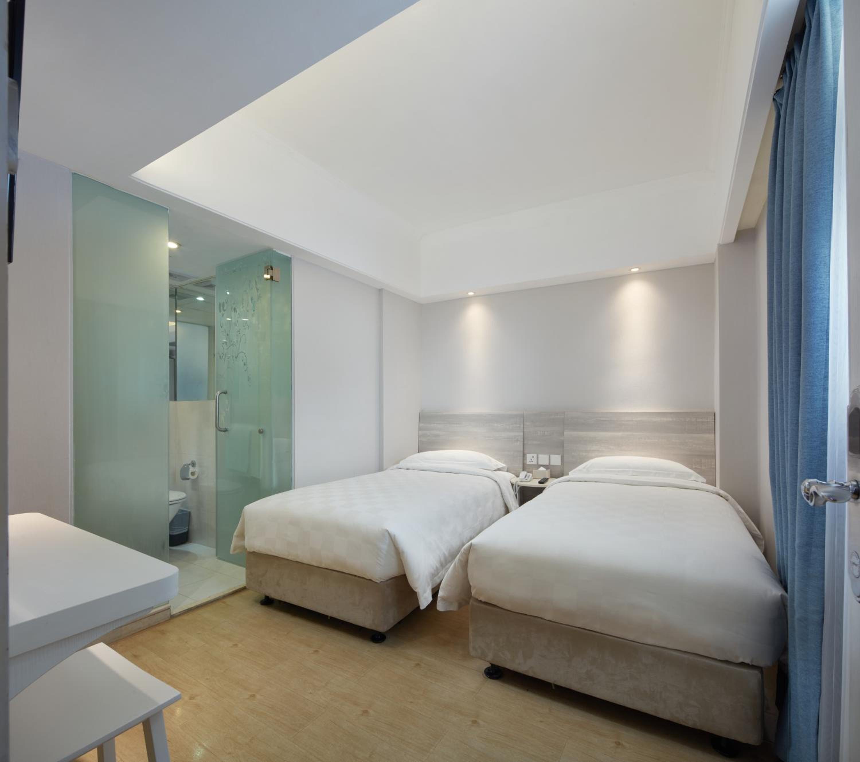 Standard Twin Room photo 3
