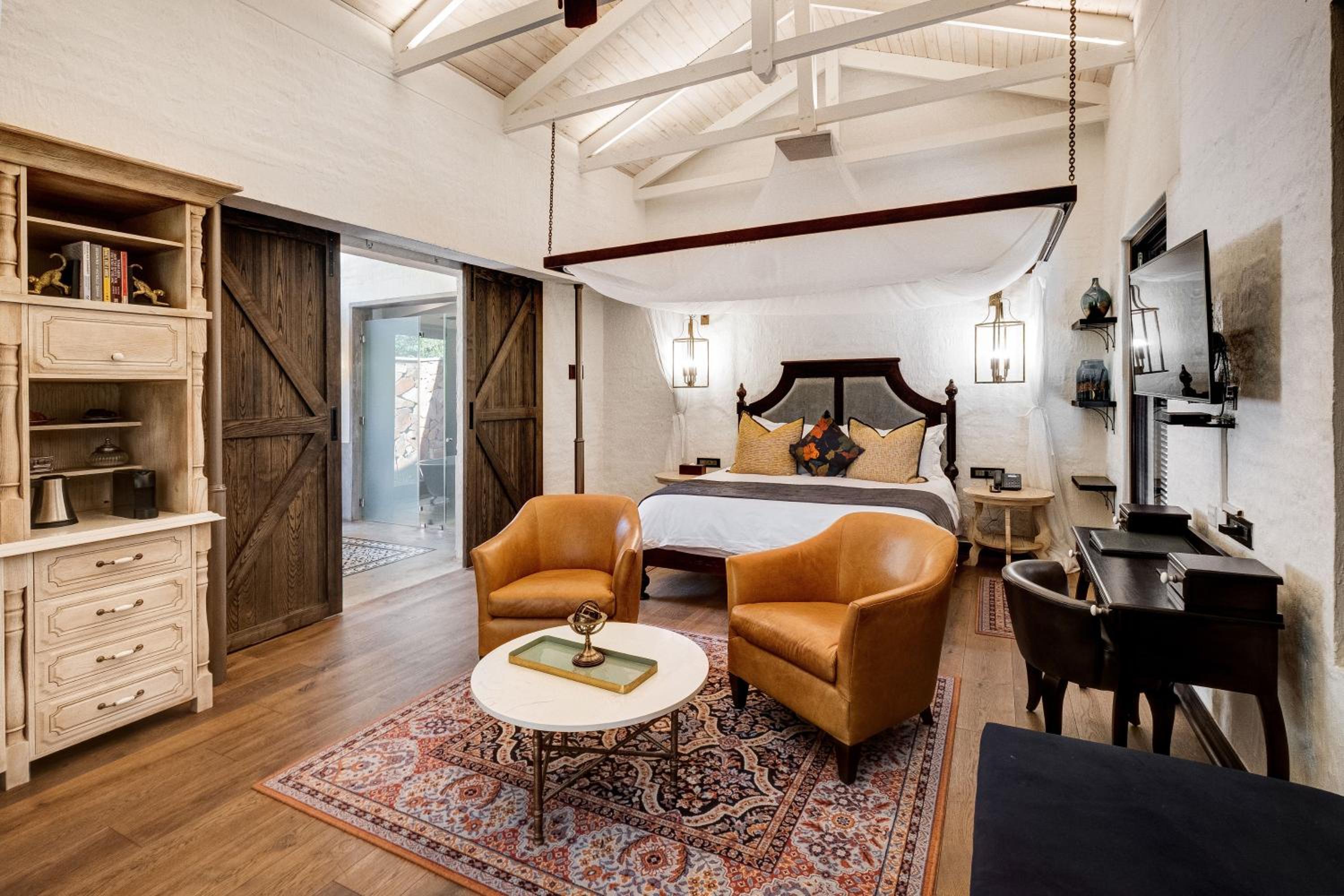 Deluxe King Room with Veranda and Forest View