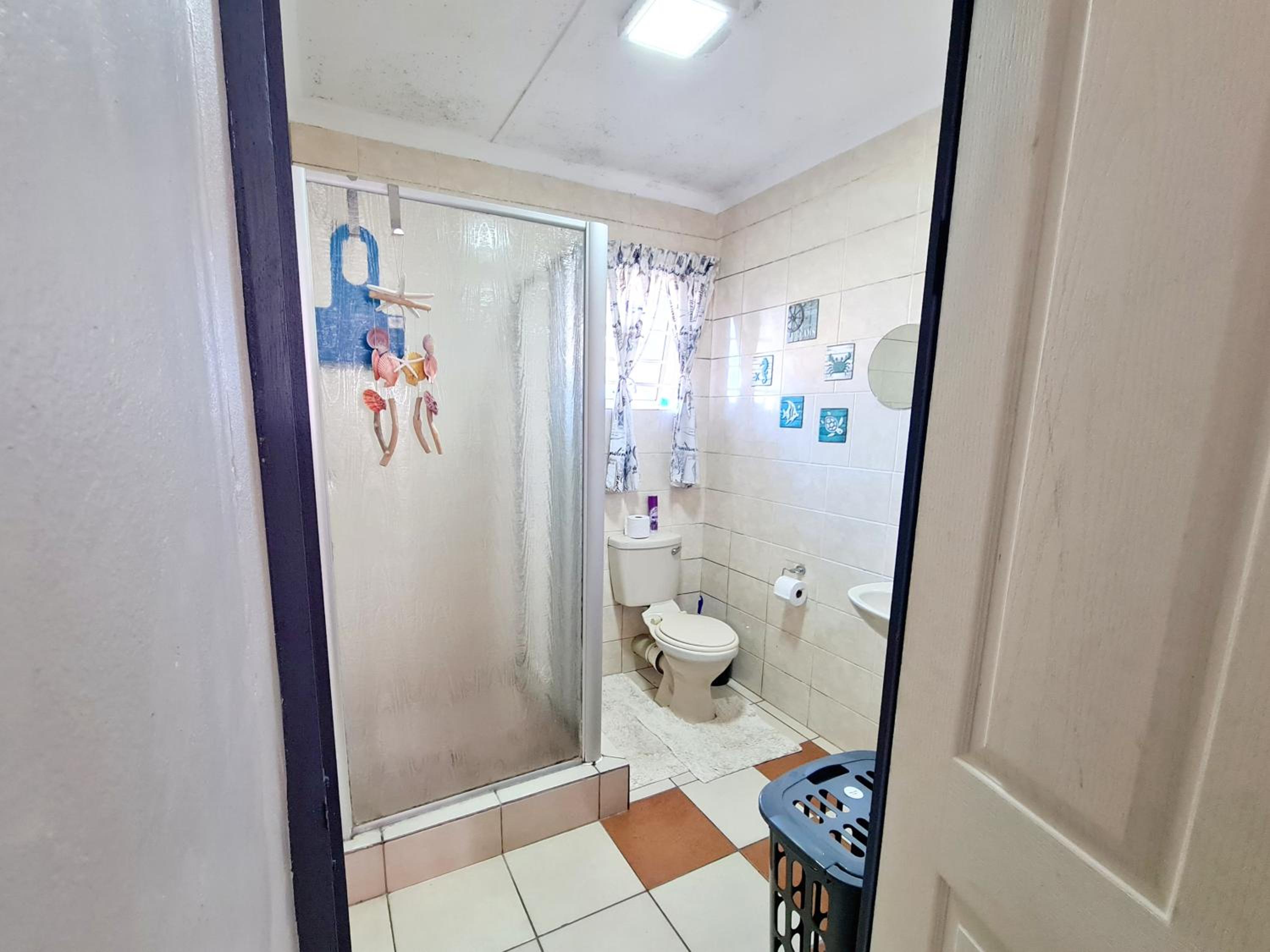 Three-Bedroom Apartment - Photo 20