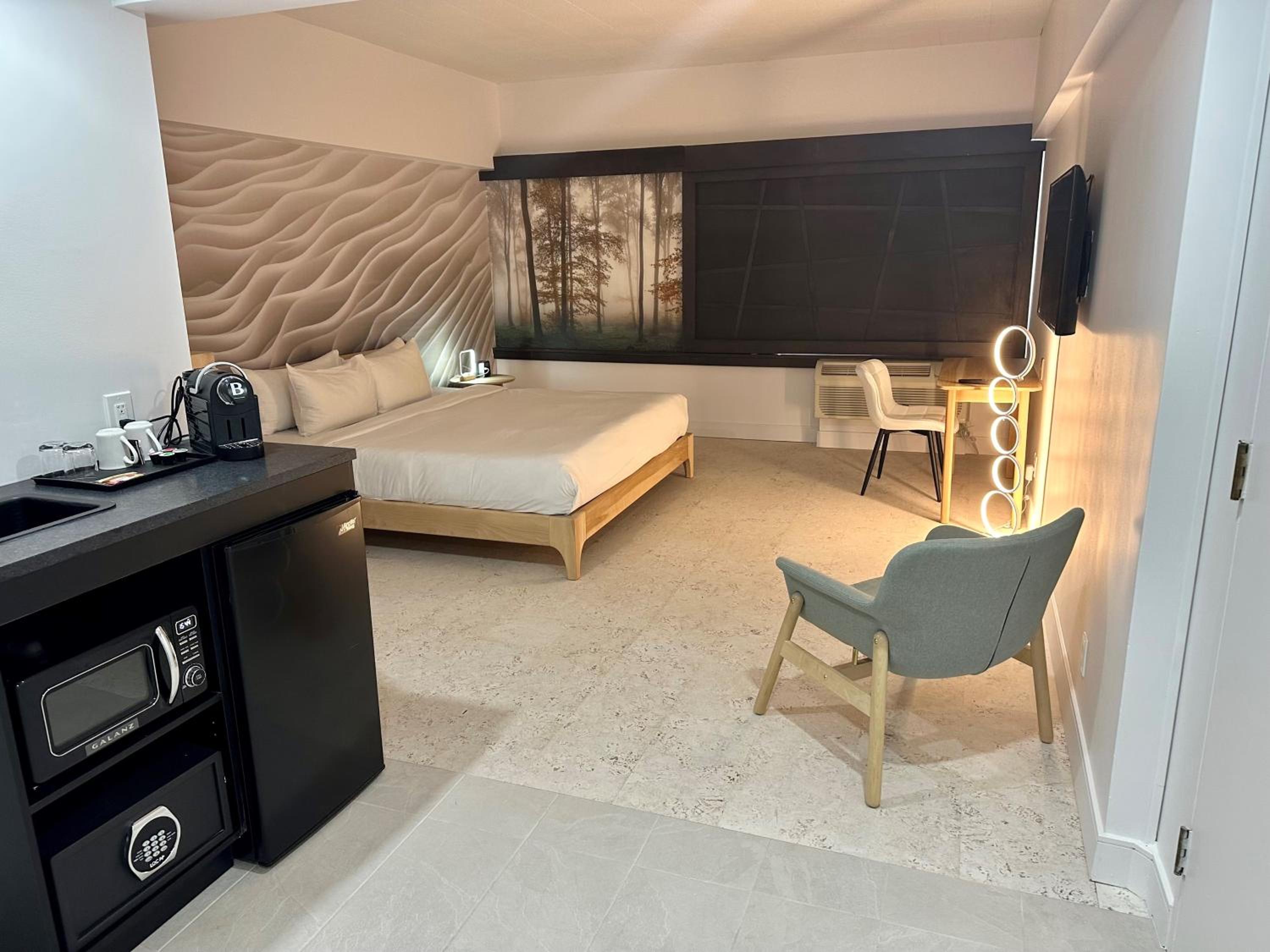 Signature King Room - Photo 2