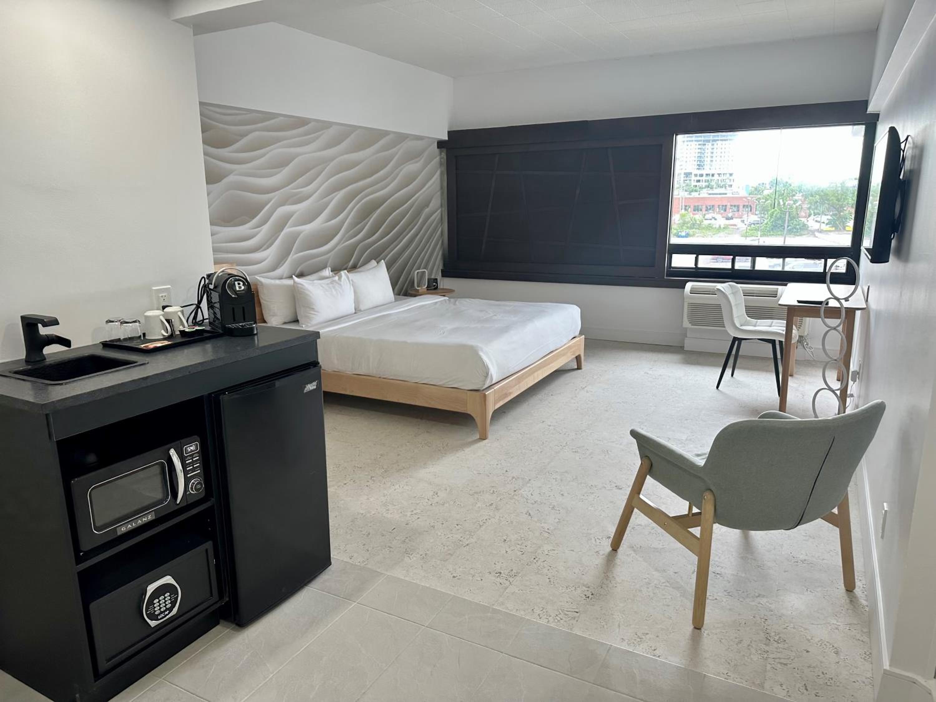 Signature King Room - Photo 8