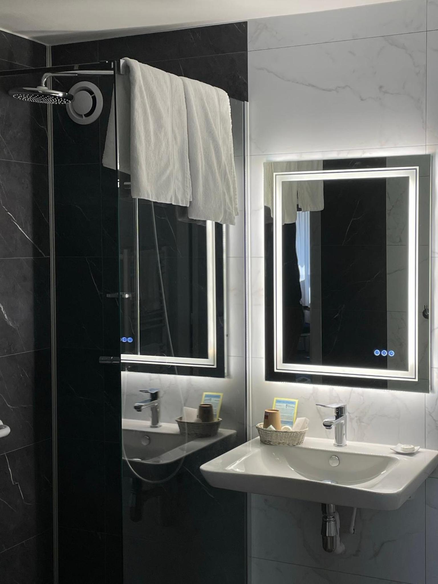Superior Twin Room - Photo 6