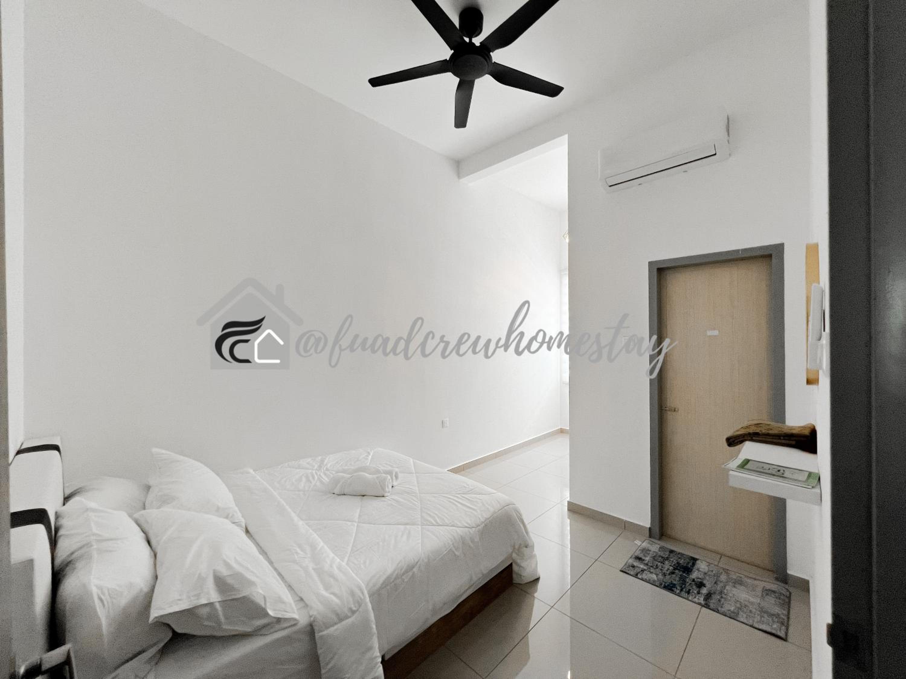 Four-Bedroom House photo 3