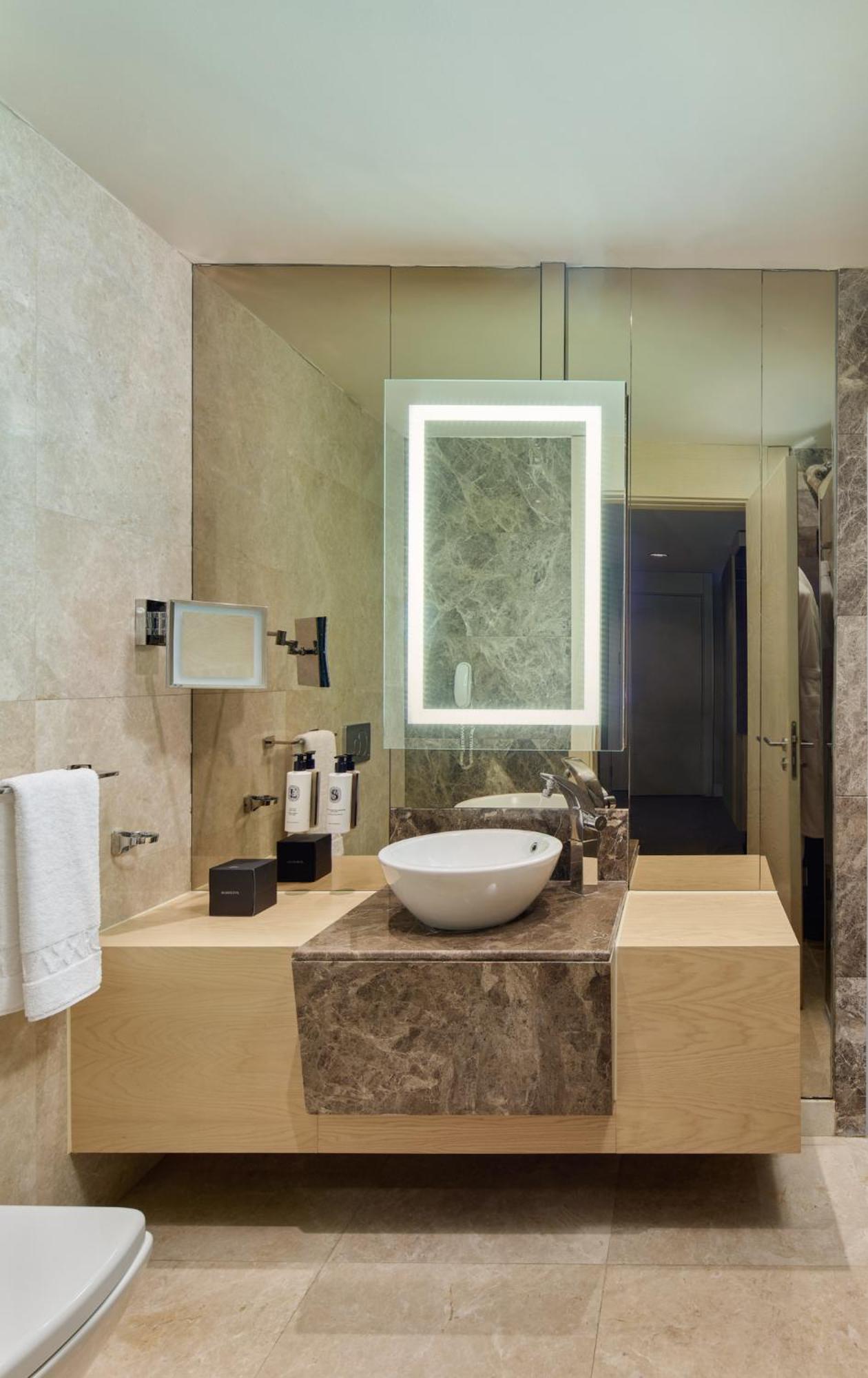 Terrace Family Suite thumbnail 5