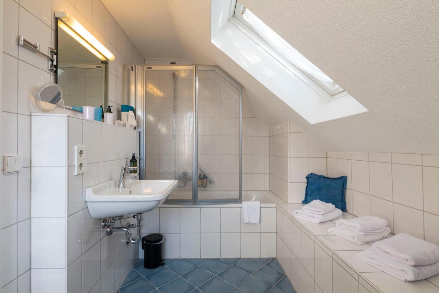 Comfort Triple Room Guest House - Photo 4