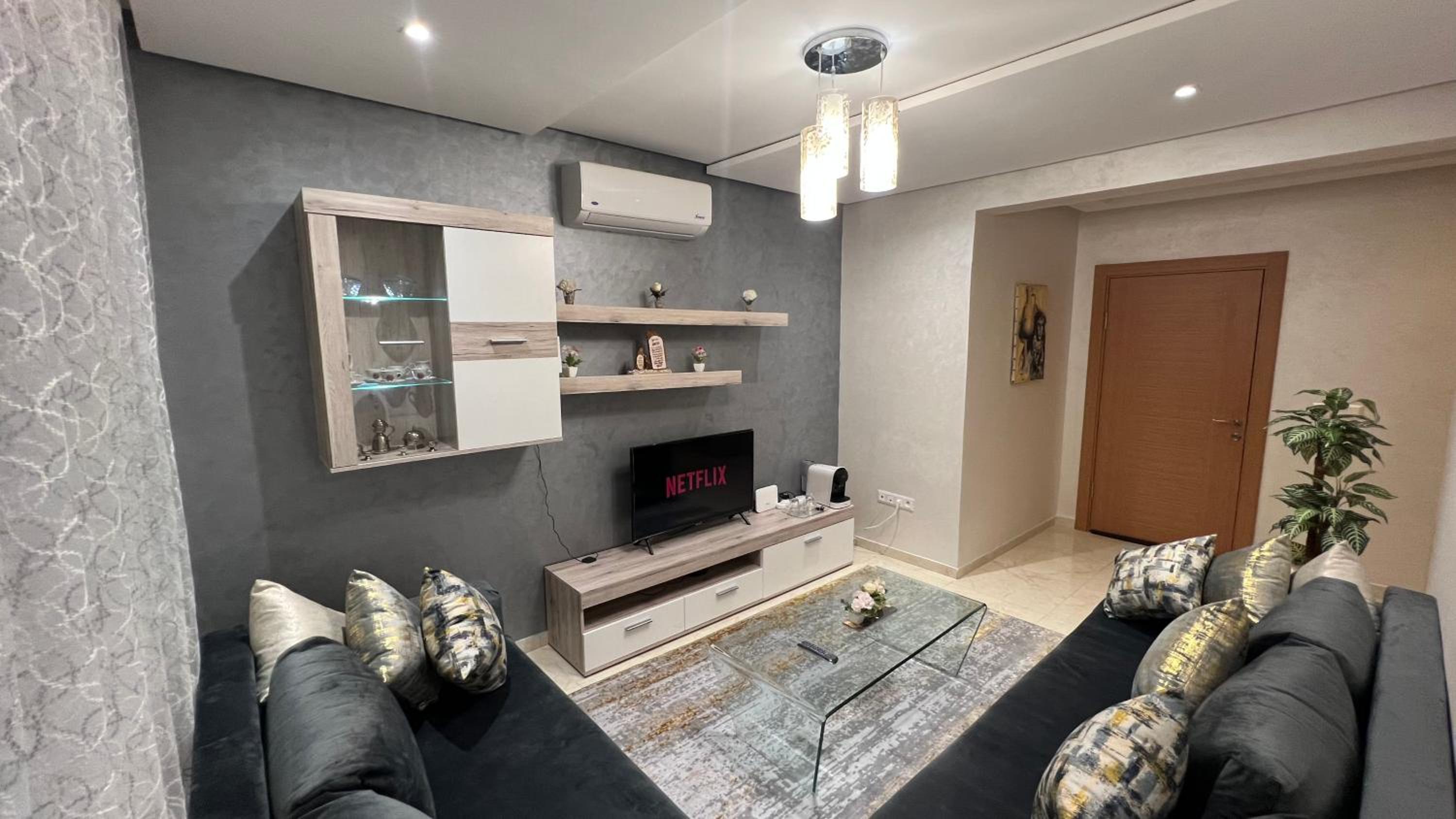 Deluxe Apartment photo 2