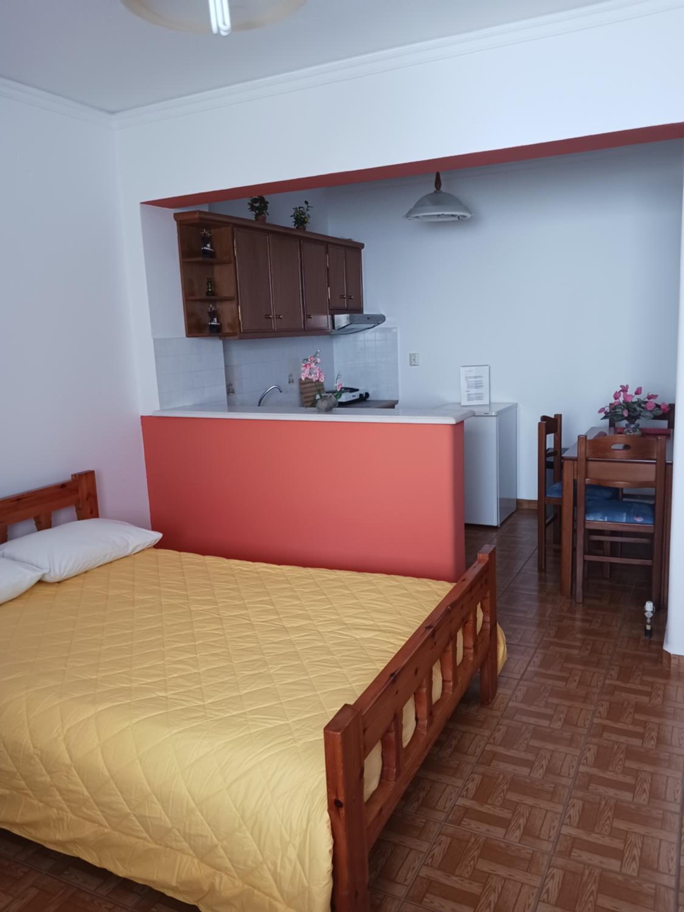 Economy Triple Room photo 2