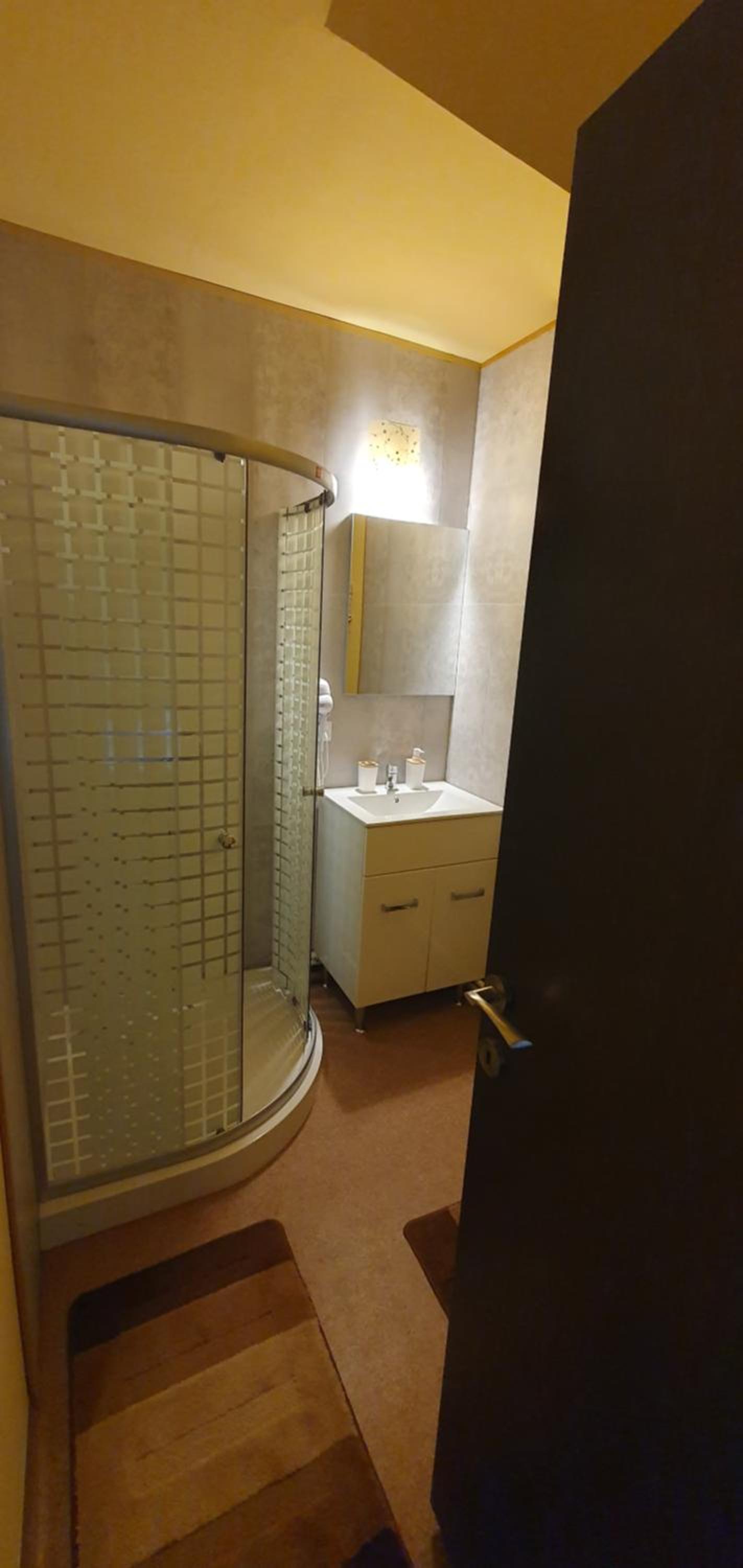 Deluxe Double Room (2 Adults + 1 Child) photo 3