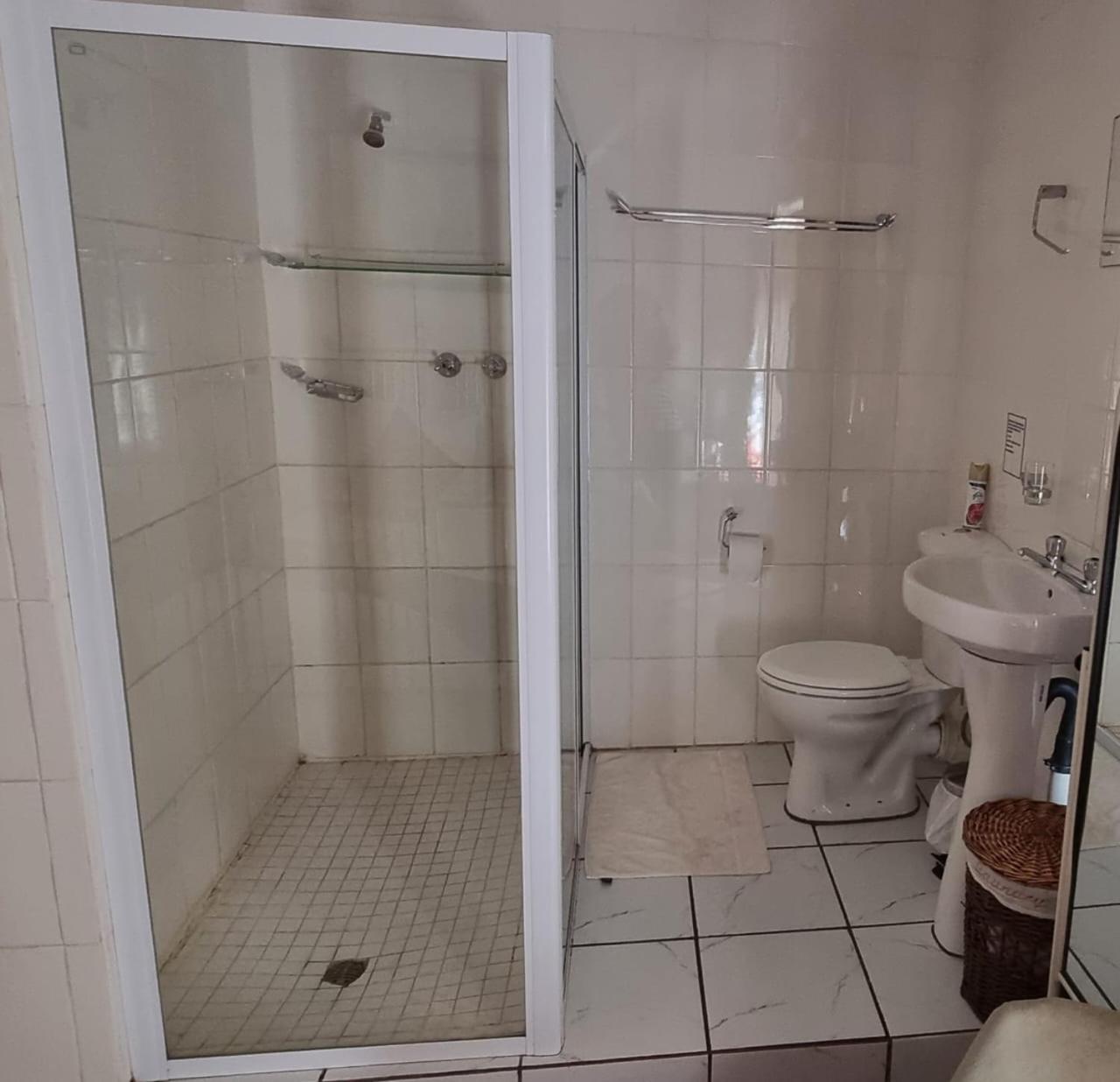 Double Room - Photo 8
