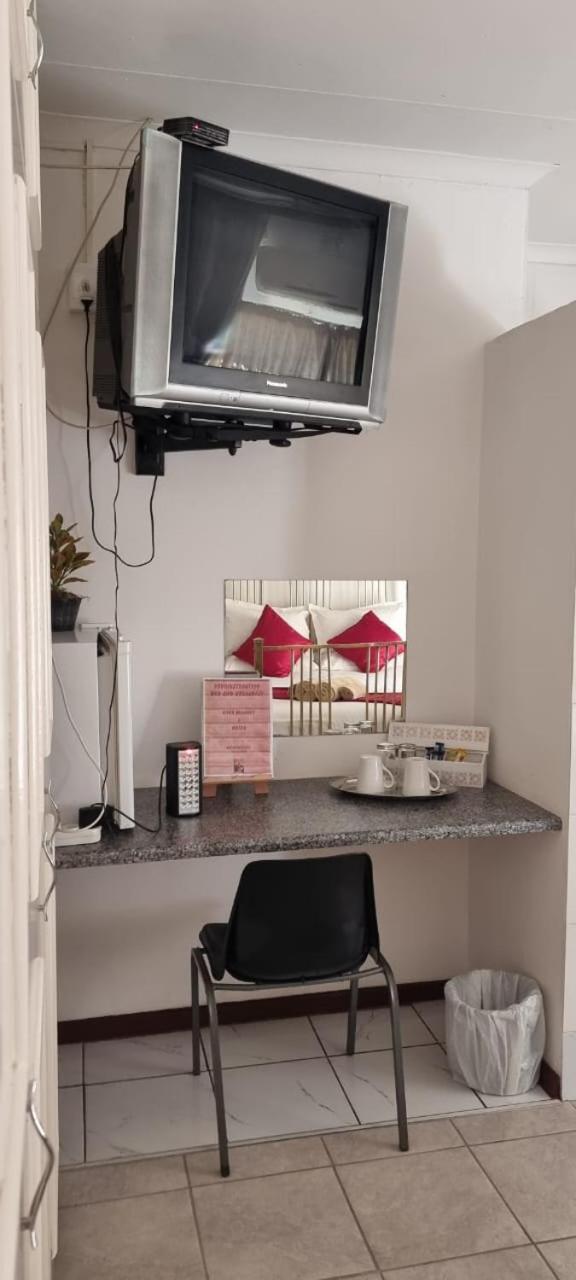 Double Room - Photo 9