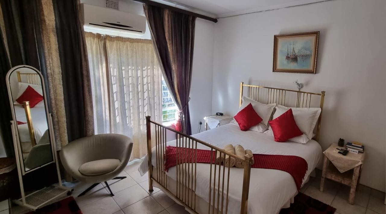 Double Room - Photo 6