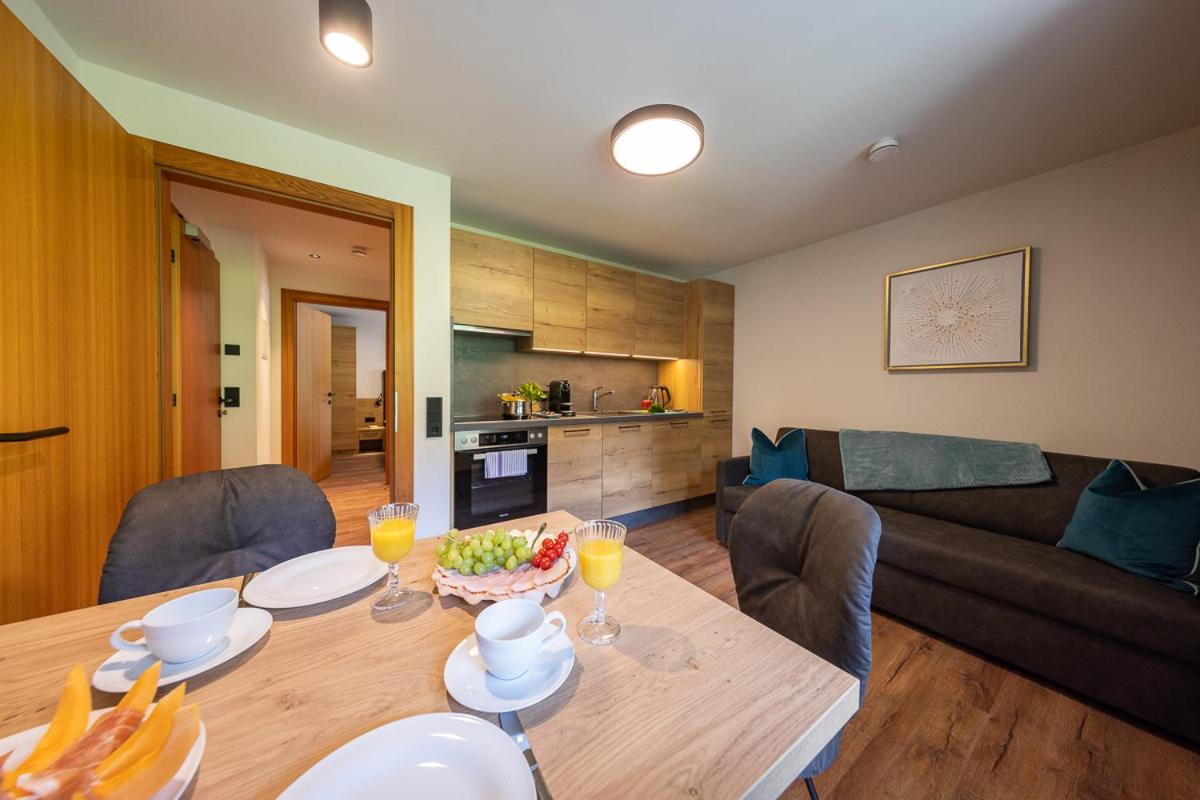 One-Bedroom Apartment with Garden View photo 2