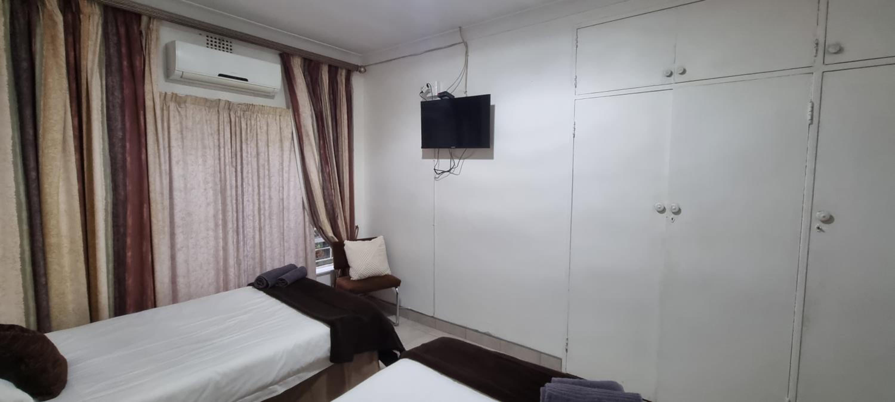 Standard Twin Room - Photo 12