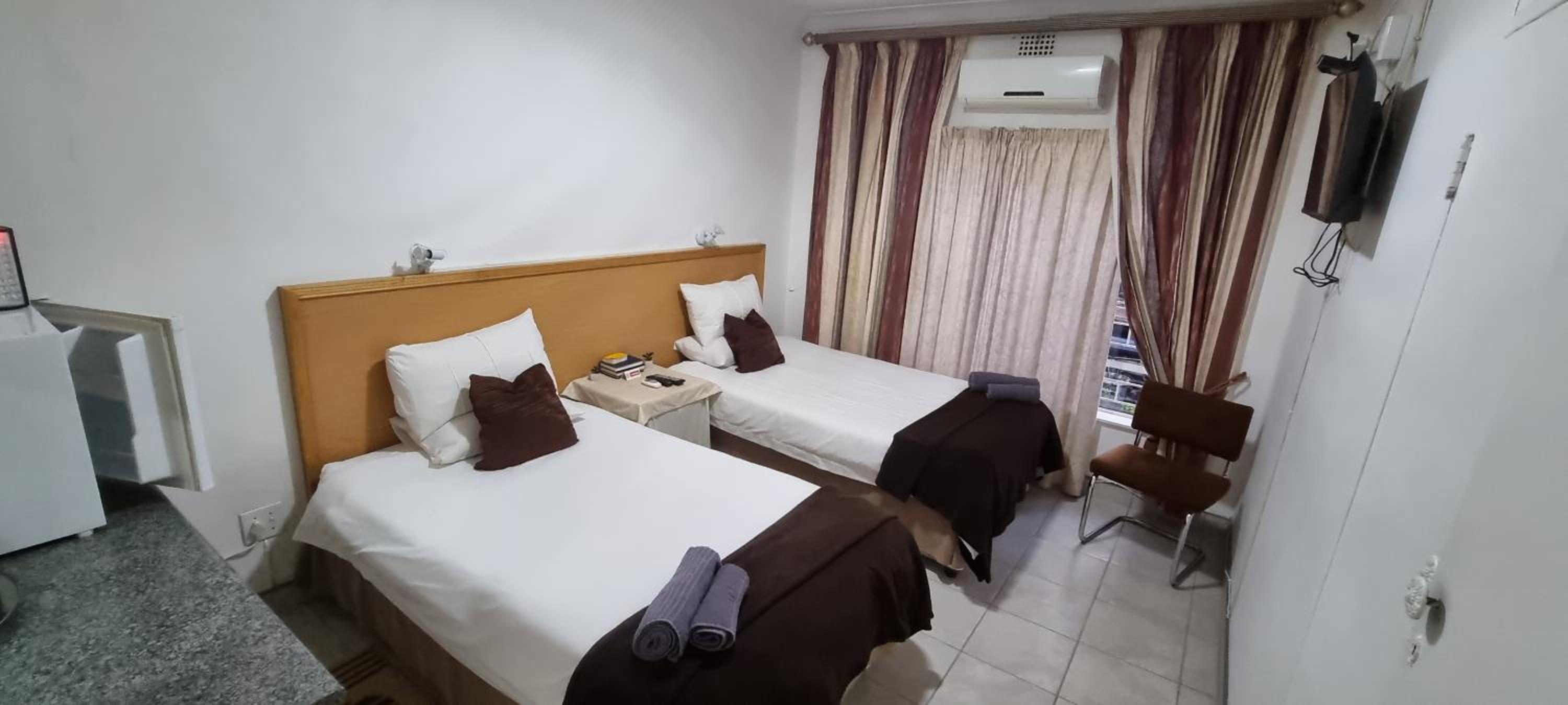 Standard Twin Room - Photo 5