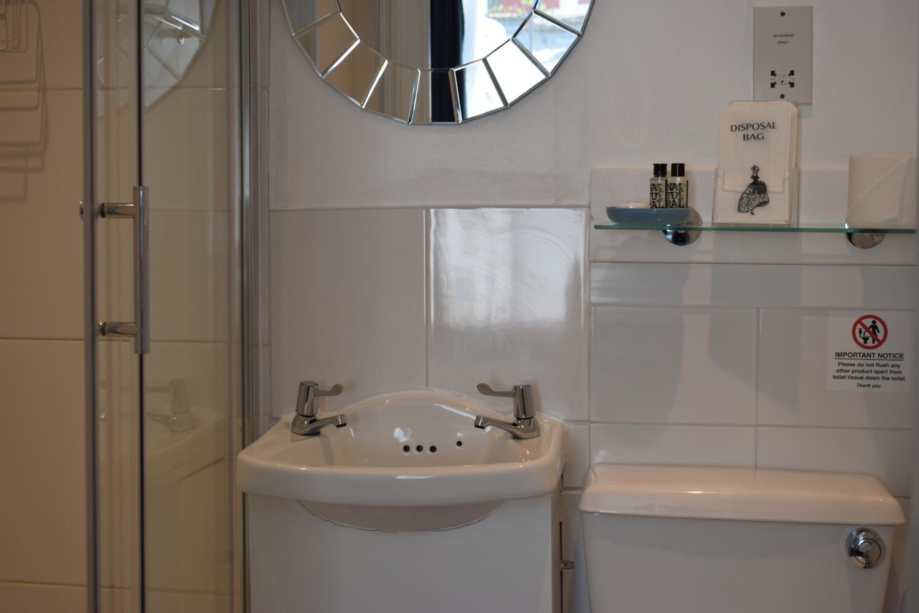 Standard Double Room - Photo 5