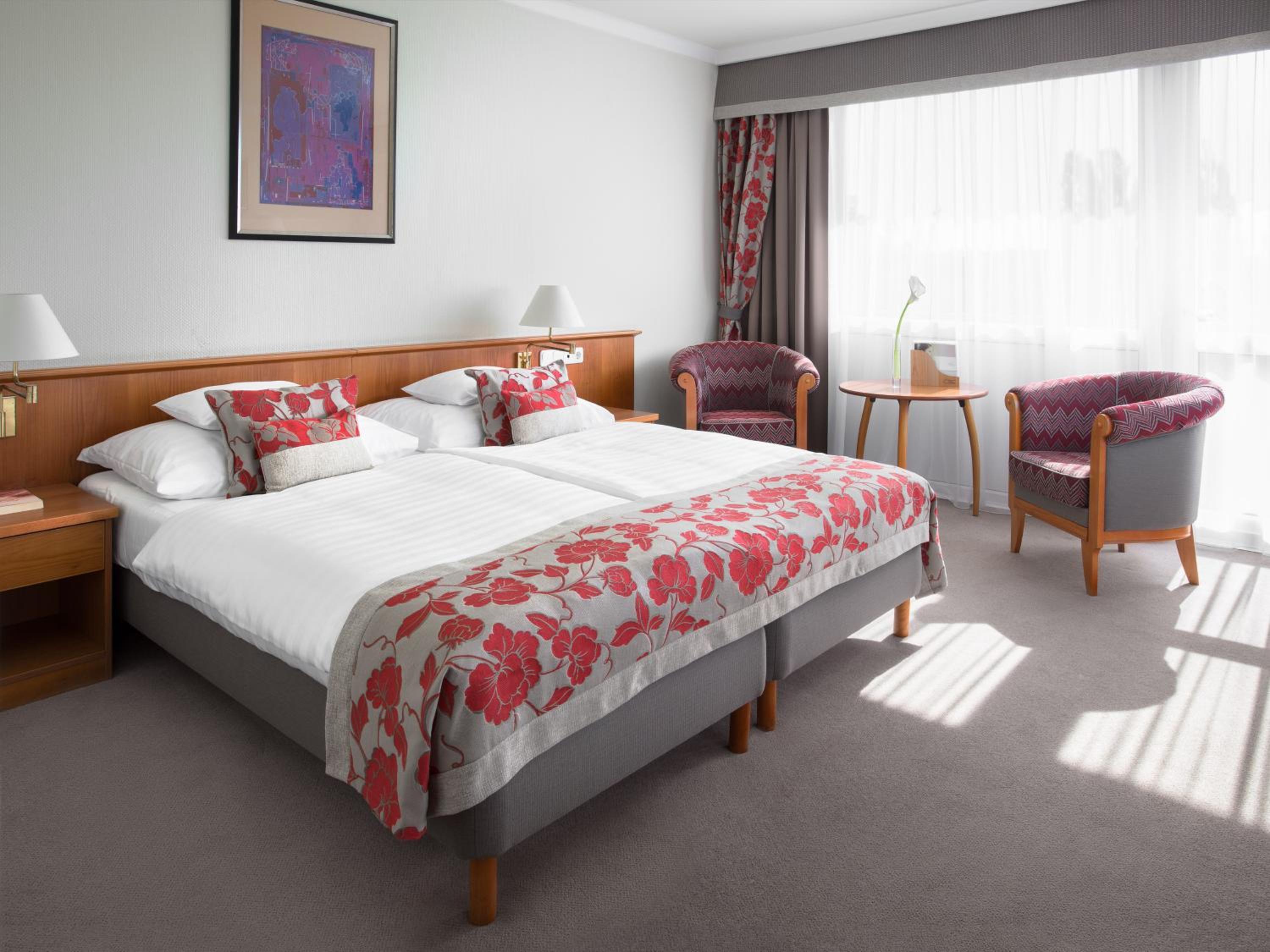 Superior Twin Room with Balcony thumbnail 5