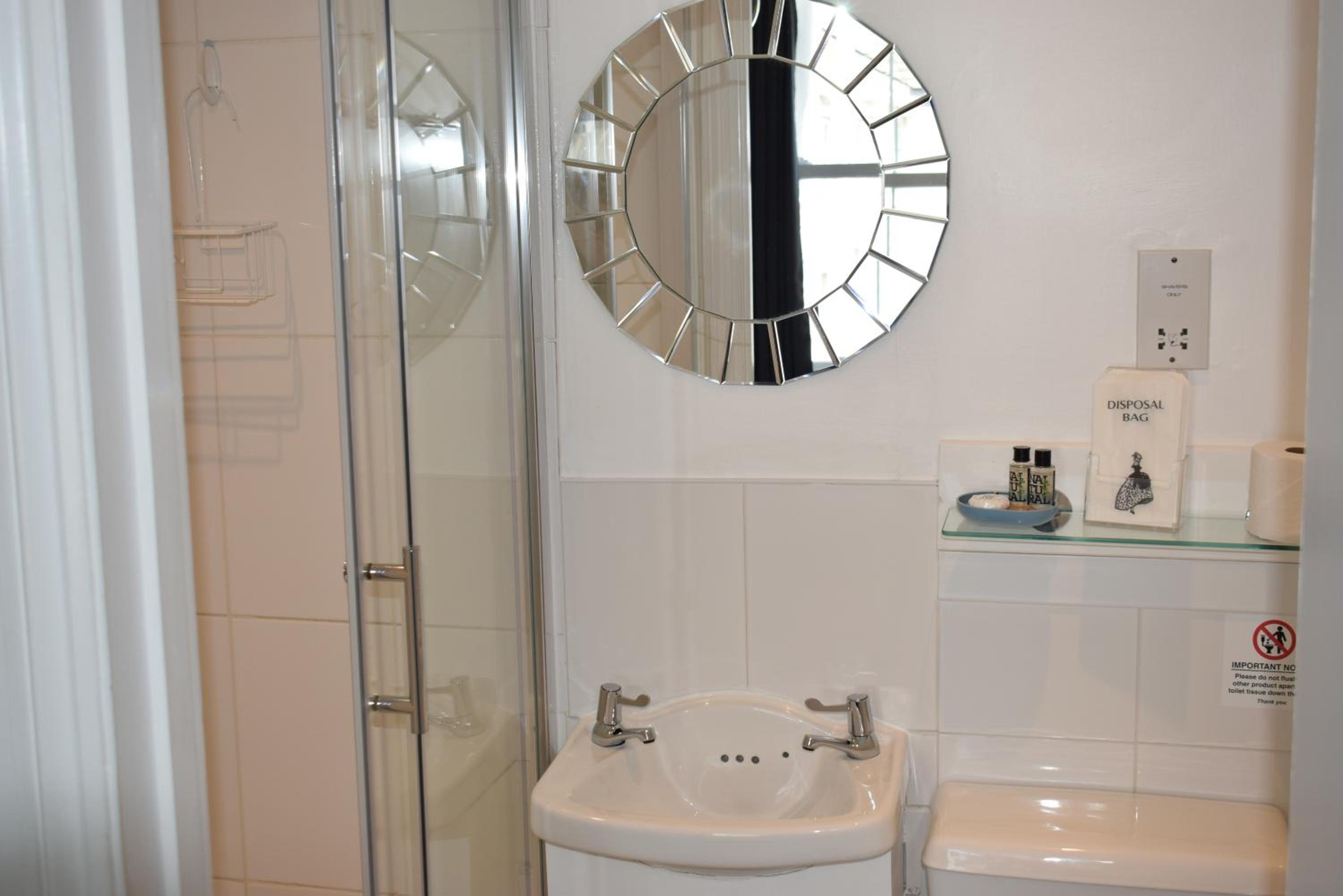 Standard Double Room - Photo 4