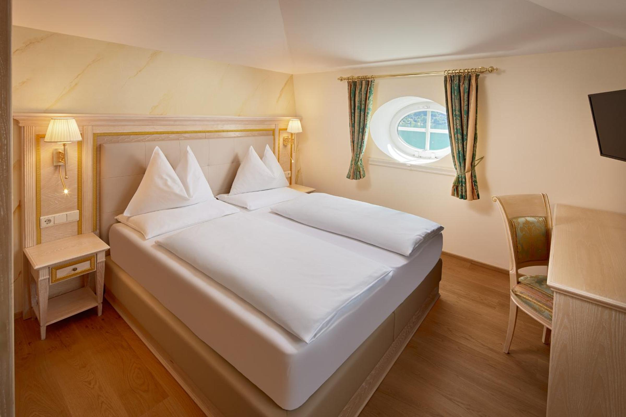Junior Suite with Balcony - Photo 2