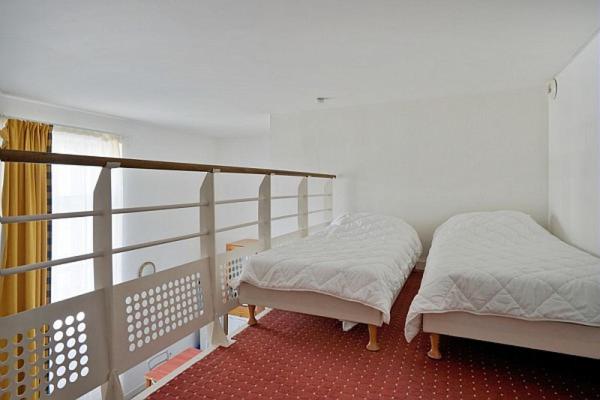 Select Studio (4 People)