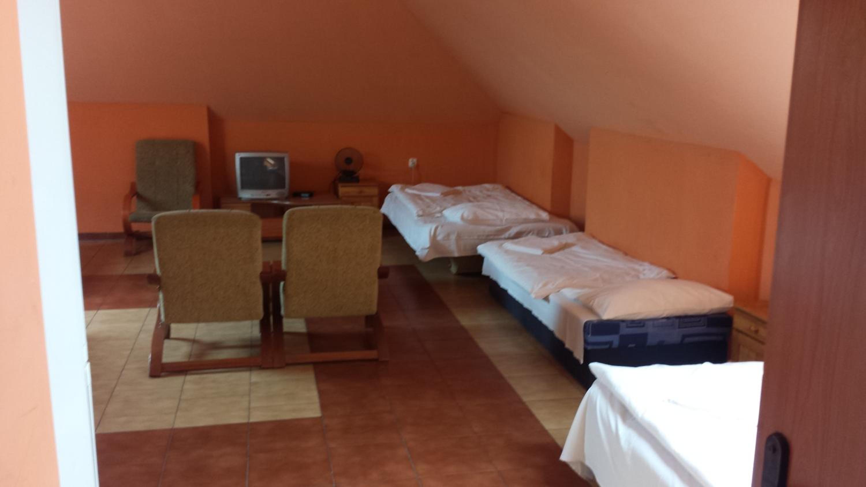 Deluxe Family Suite - Photo 1