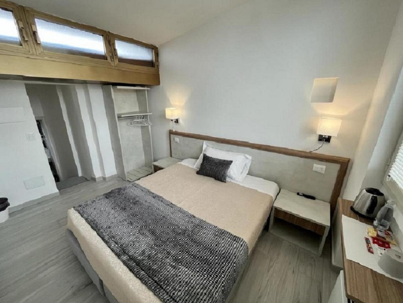 Superior Double or Twin Room with City View photo 2
