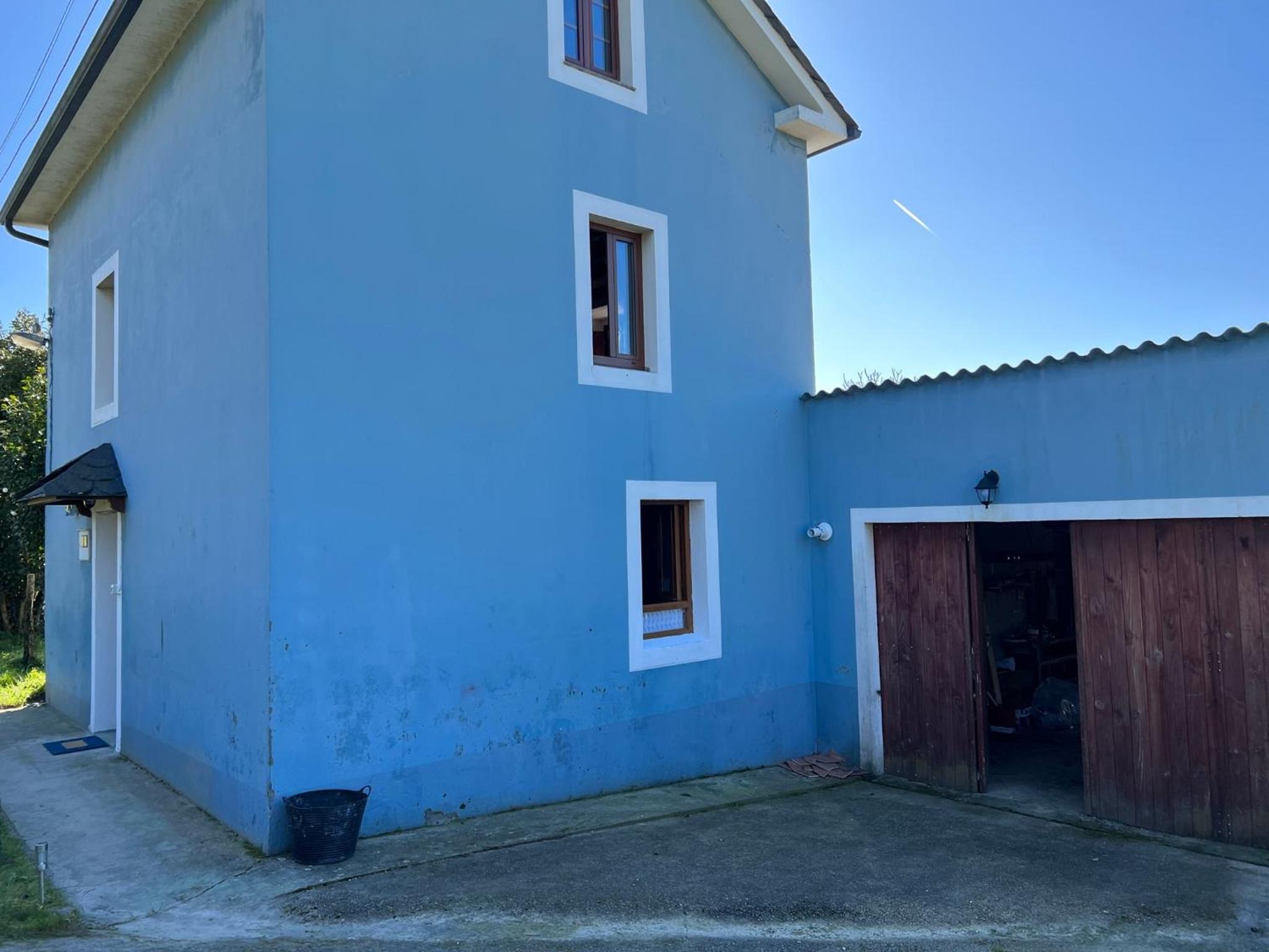 Three-Bedroom House photo 2