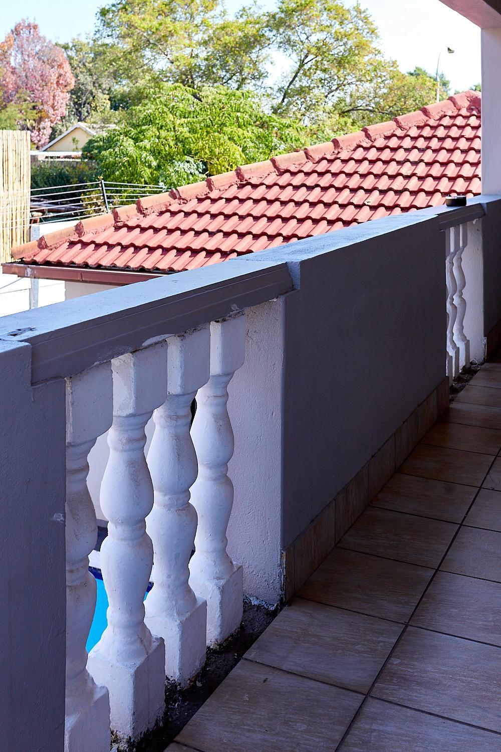 Queen Room with Balcony photo 3