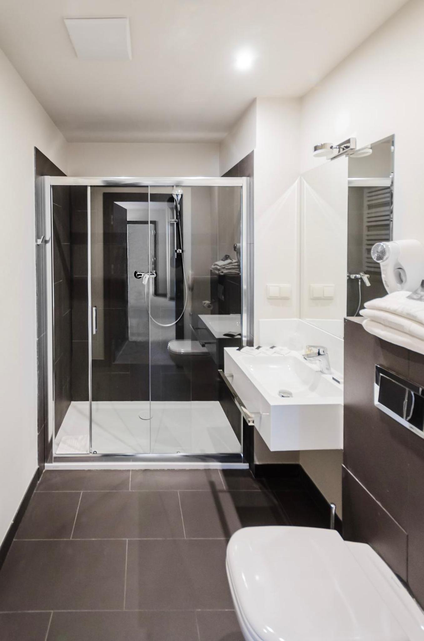 Standard Twin Room - Photo 4
