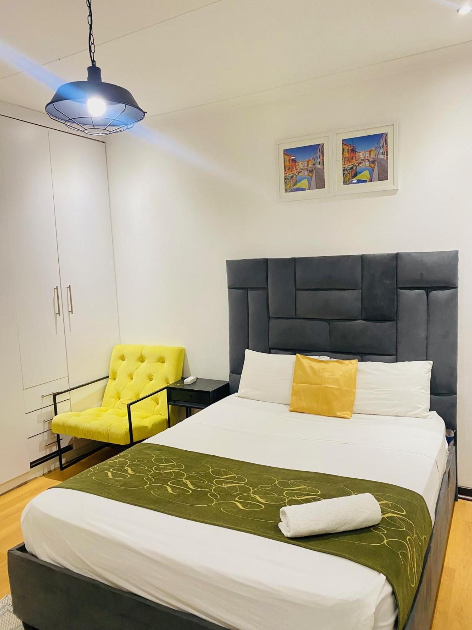 Double Room with Shared Bathroom photo 1