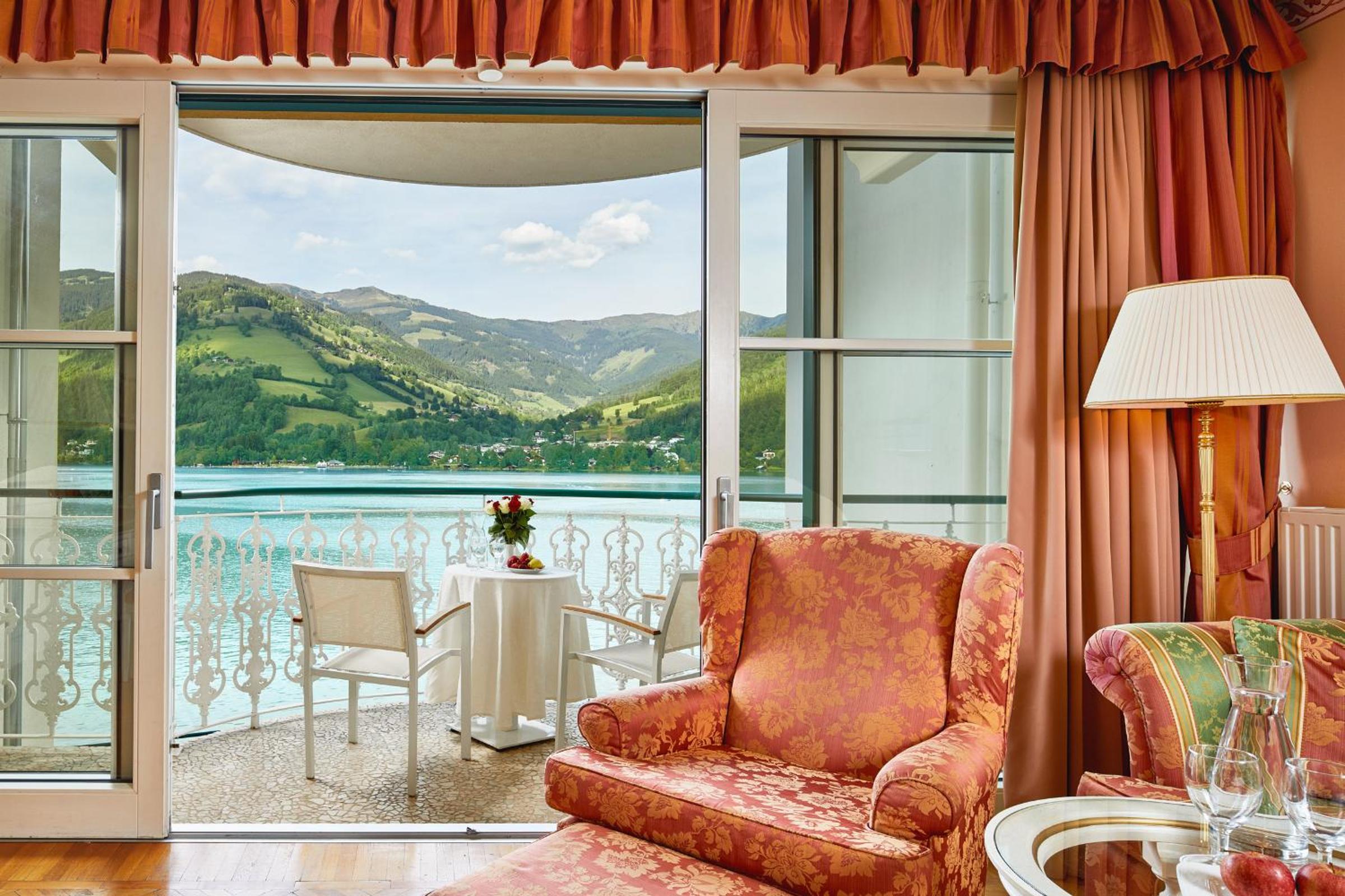 Deluxe Double Room with Lake View - Photo 2