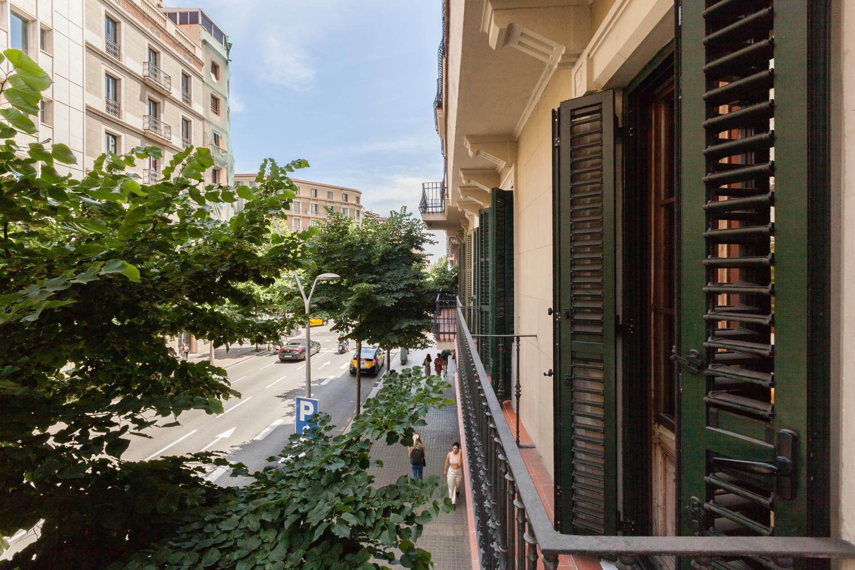 Two-Bedroom Deluxe Apartment with Balcony photo 2