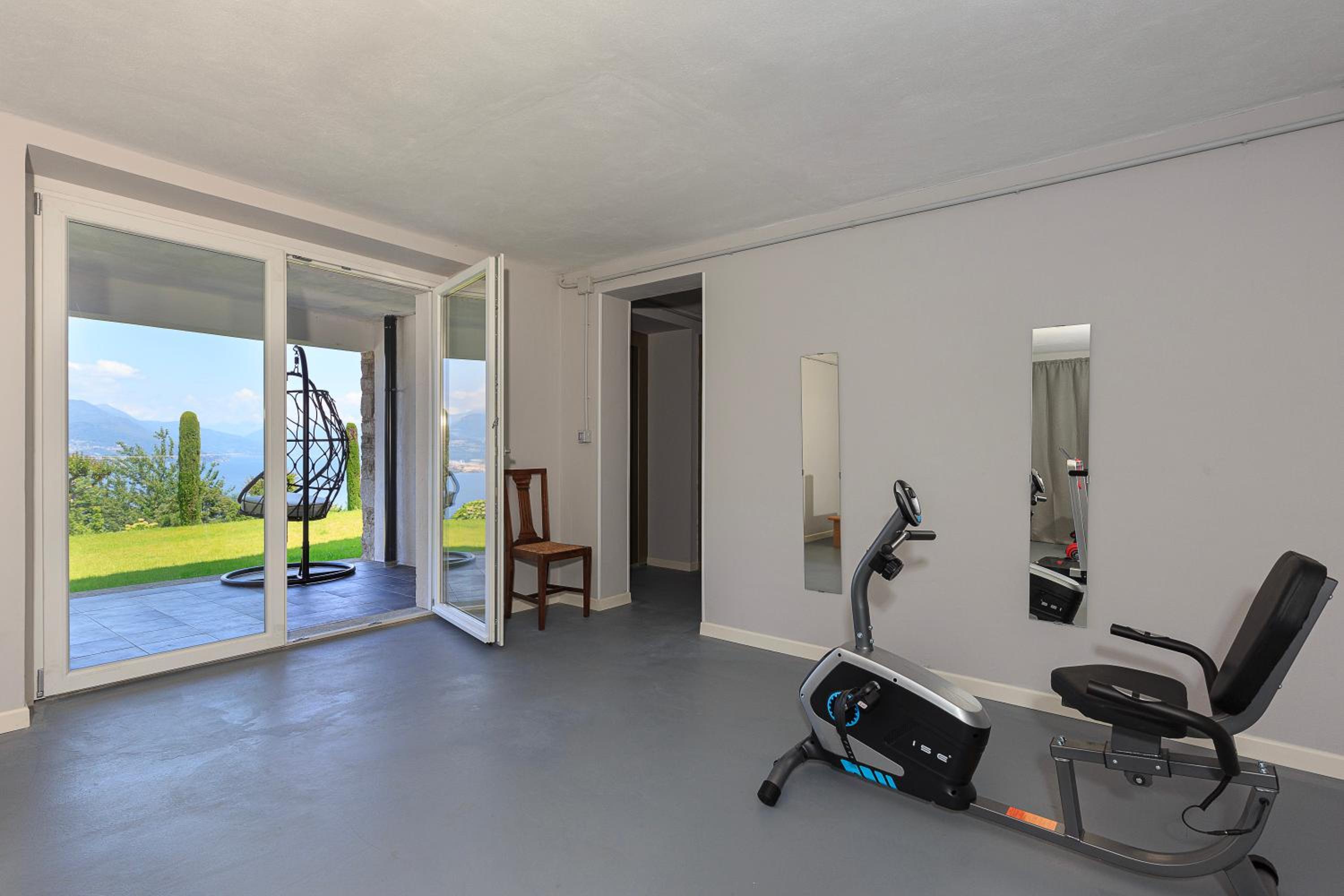 Apartment with Lake View
