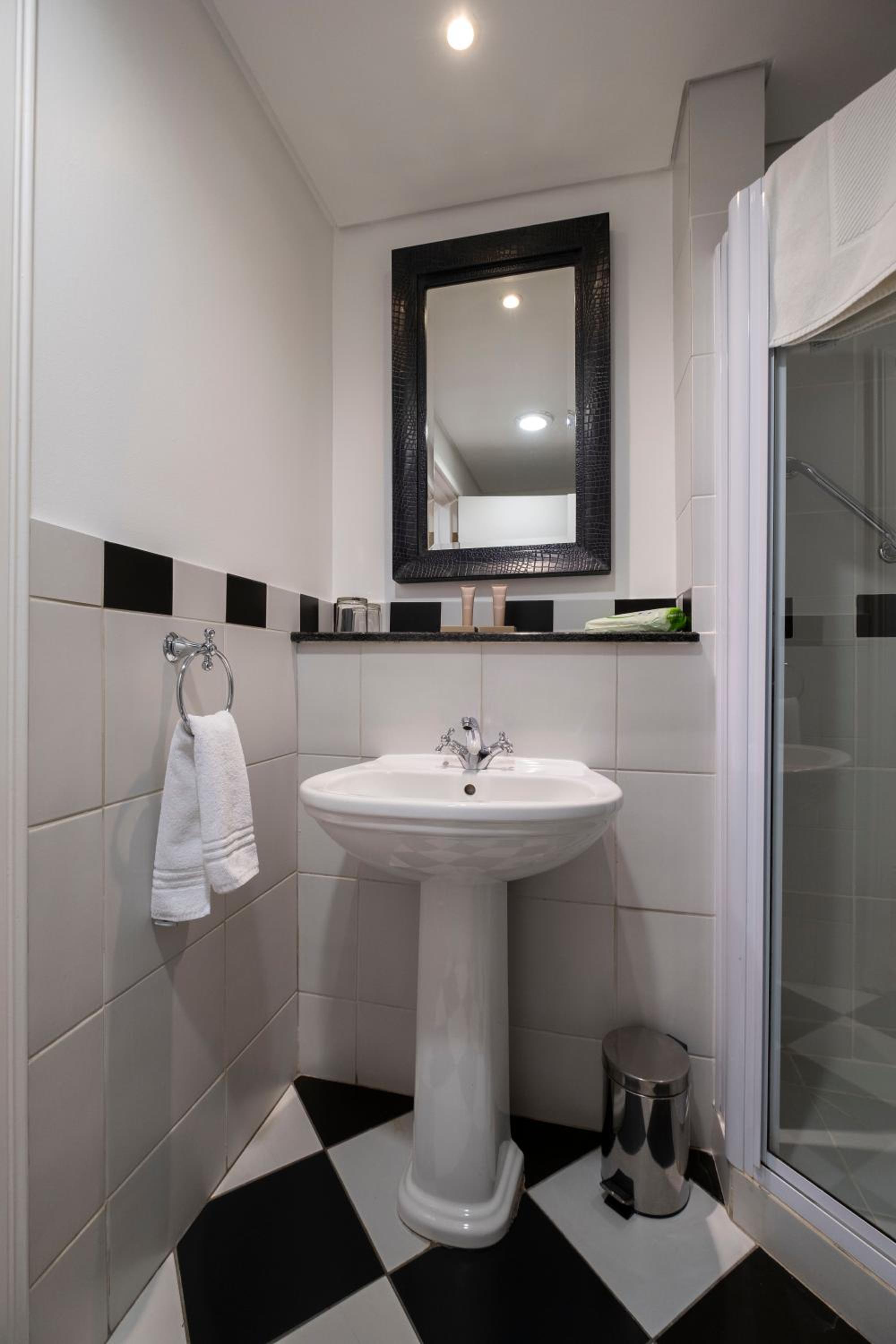 Larger Guest room, 2 Double - Photo 2