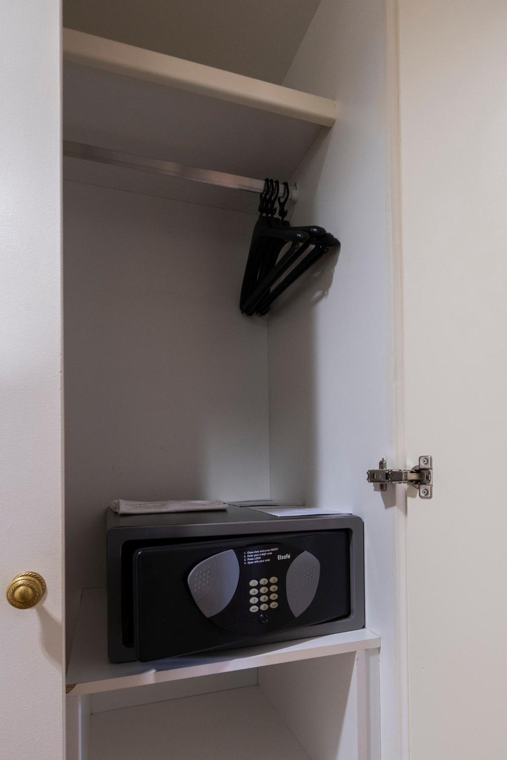 Guest Room, 1 King - Photo 7