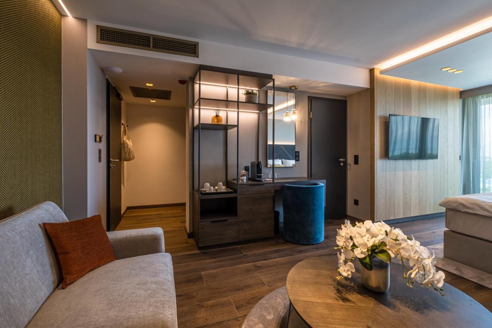 Deluxe Connecting room
