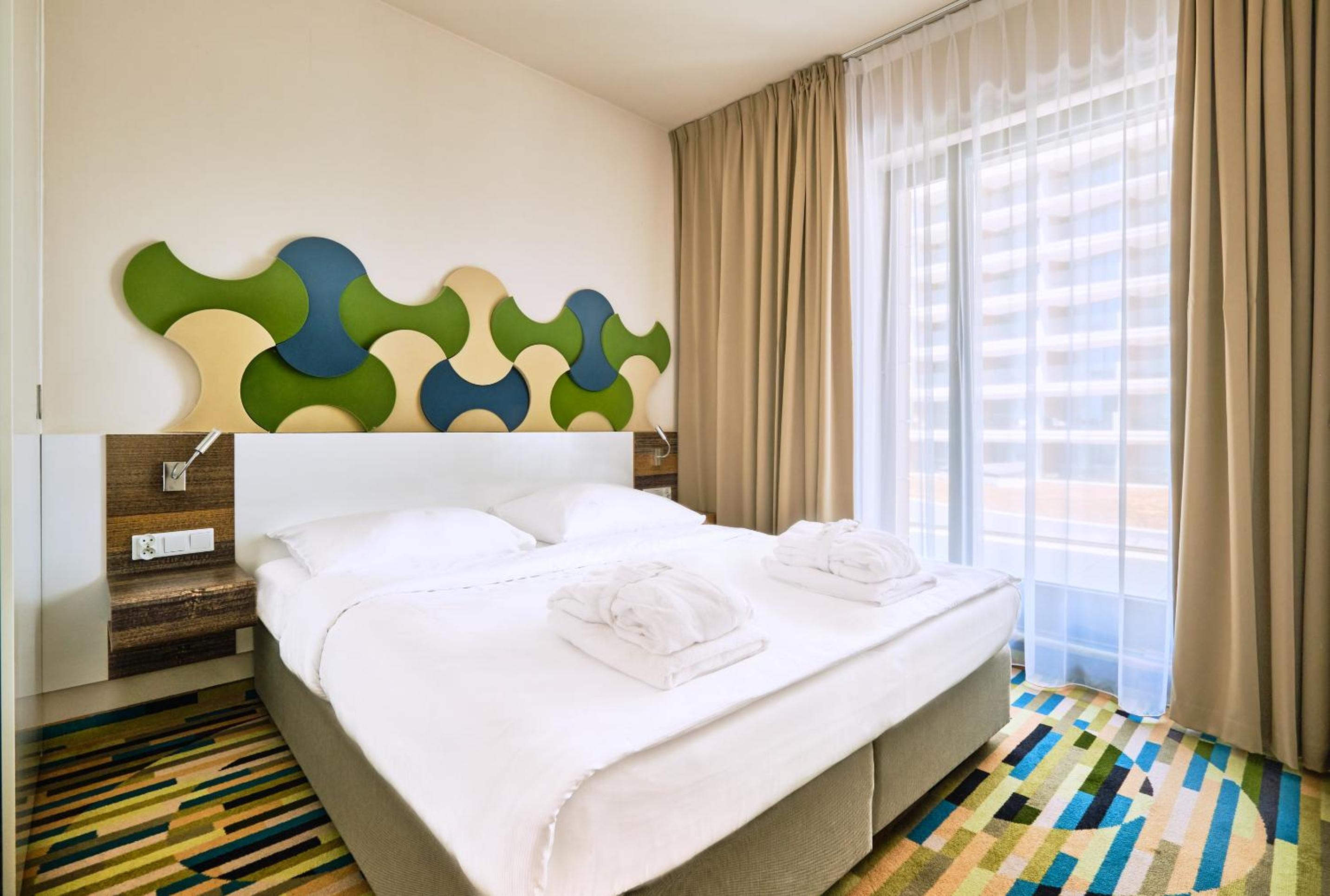 Deluxe Suite with Partial Sea View photo 3