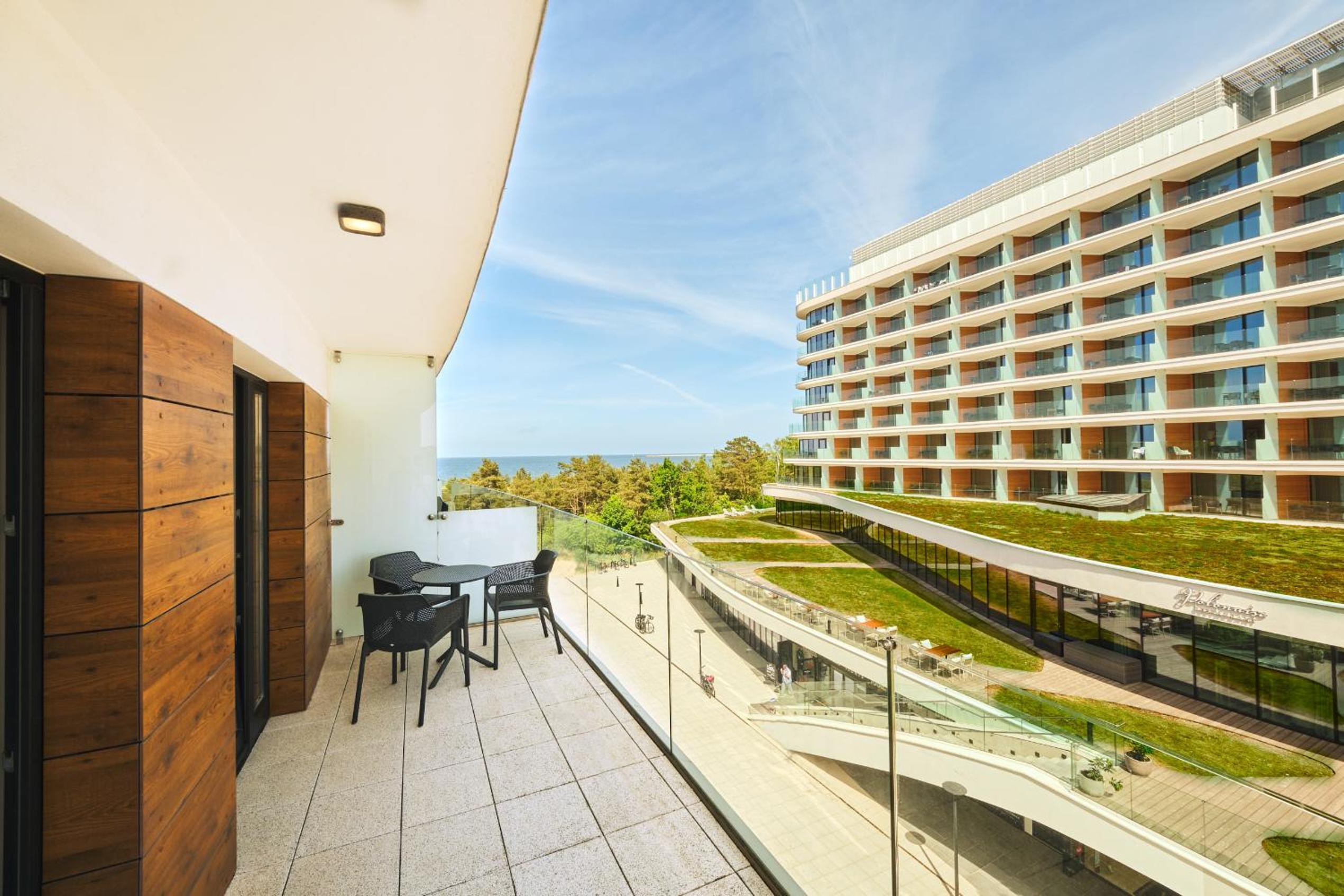 Deluxe Suite with Partial Sea View photo 2