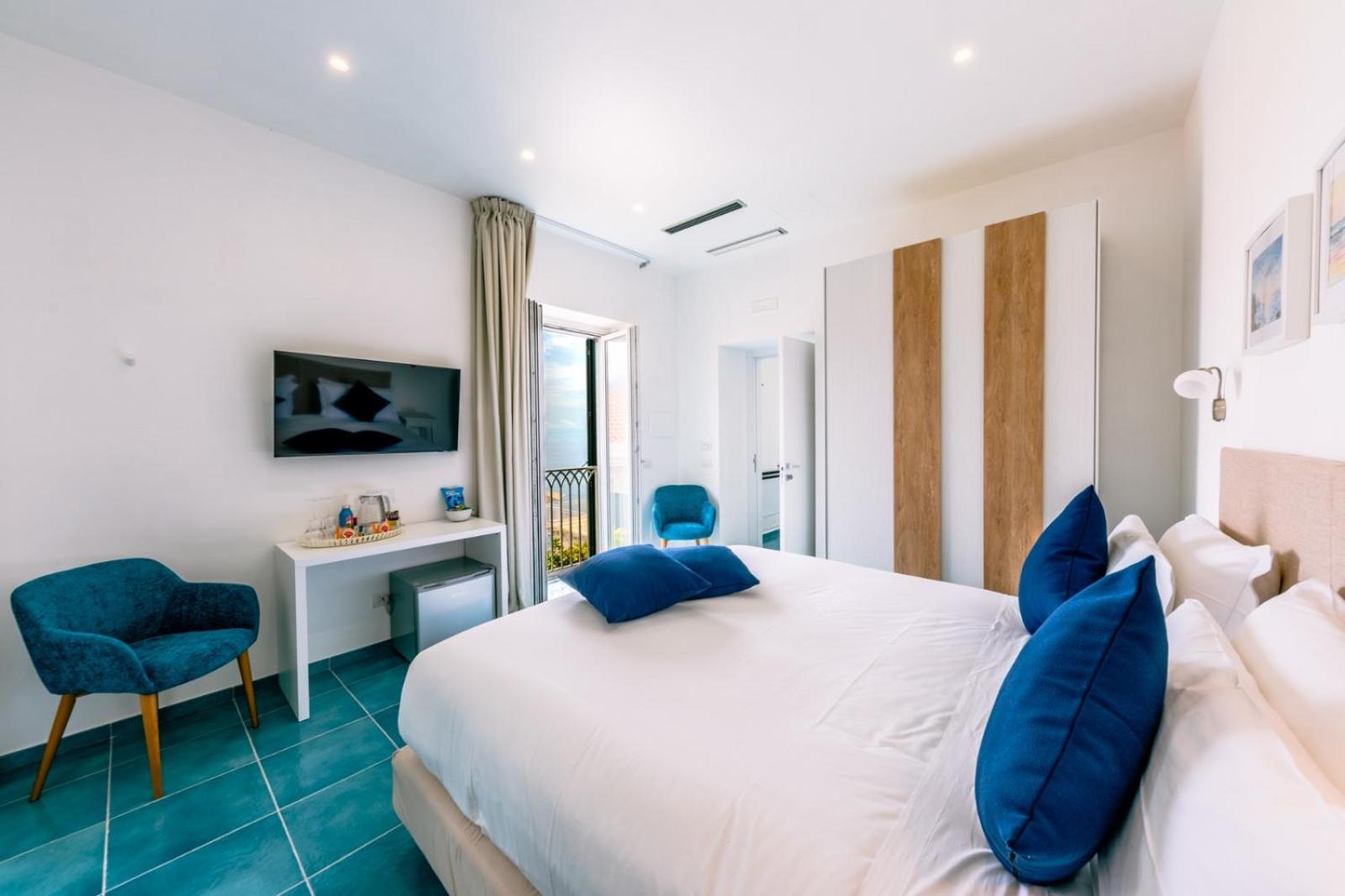 Apartment with Sea View - Photo 2