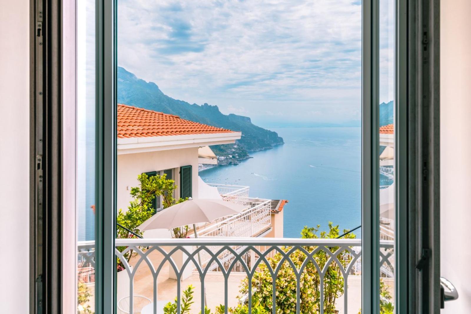 Apartment with Sea View - Photo 3
