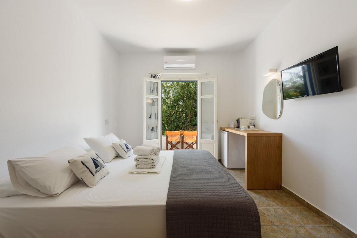 Double or Twin Room with Garden View - Photo 2