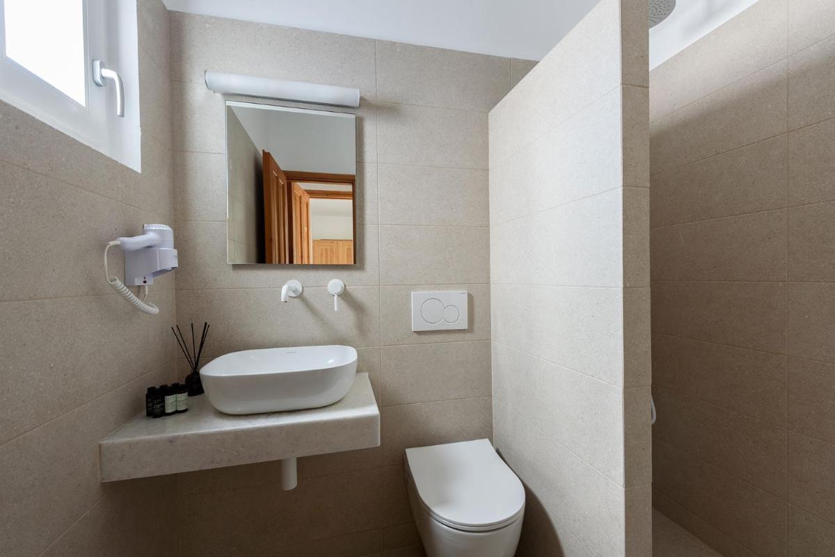 Double or Twin Room with Garden View - Photo 6