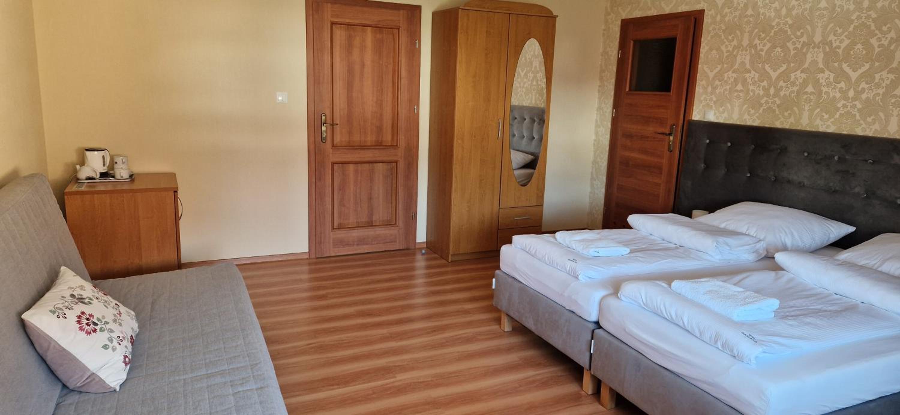 Quadruple Room with Bathroom photo 2