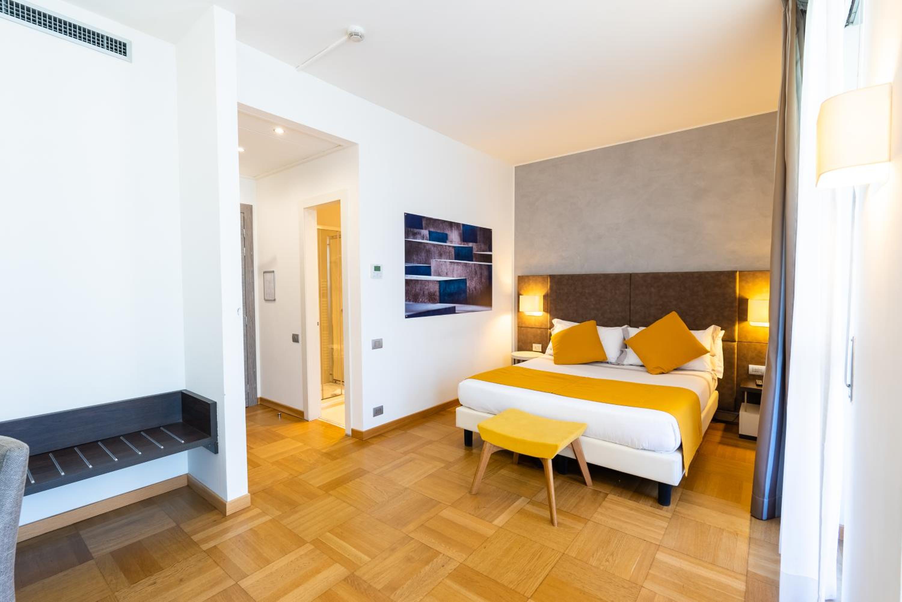 Superior Double or Twin Room - Photo 9