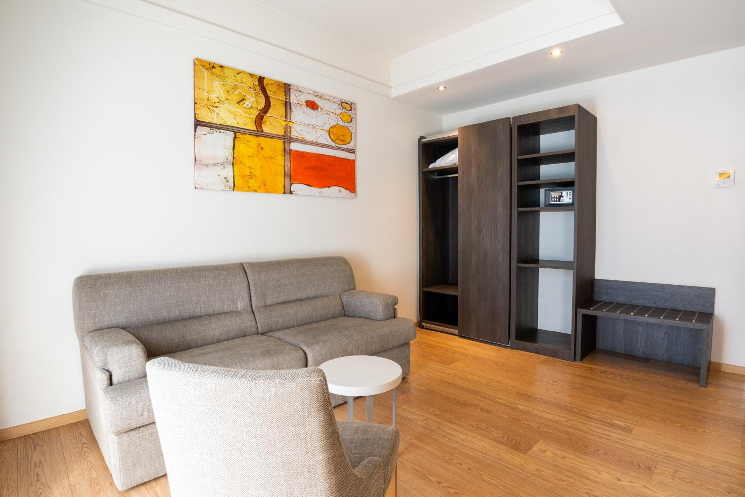 Suite - Photo 2