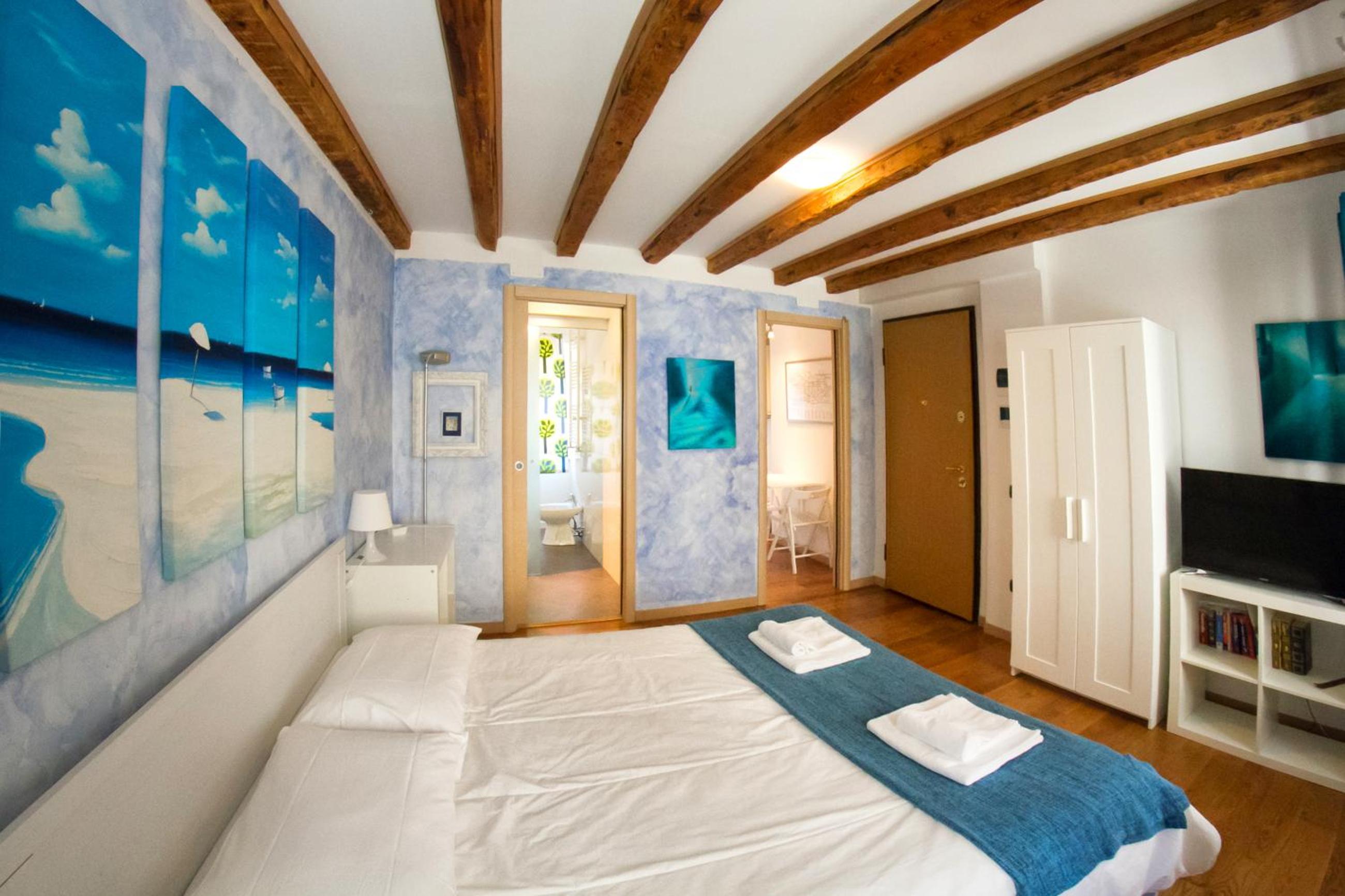 One-Bedroom Apartment - Photo 7